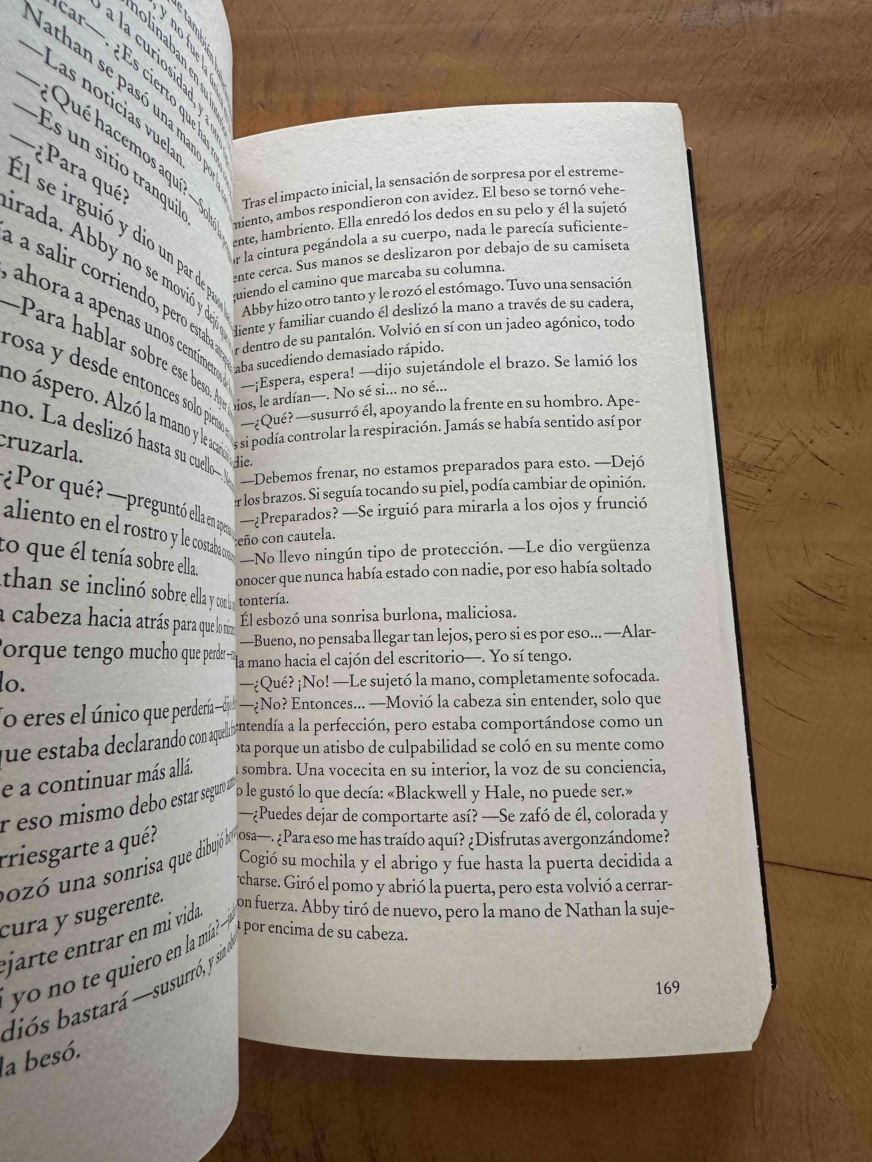 Libro 'El Encanto del Cuervo' - miniatura 3