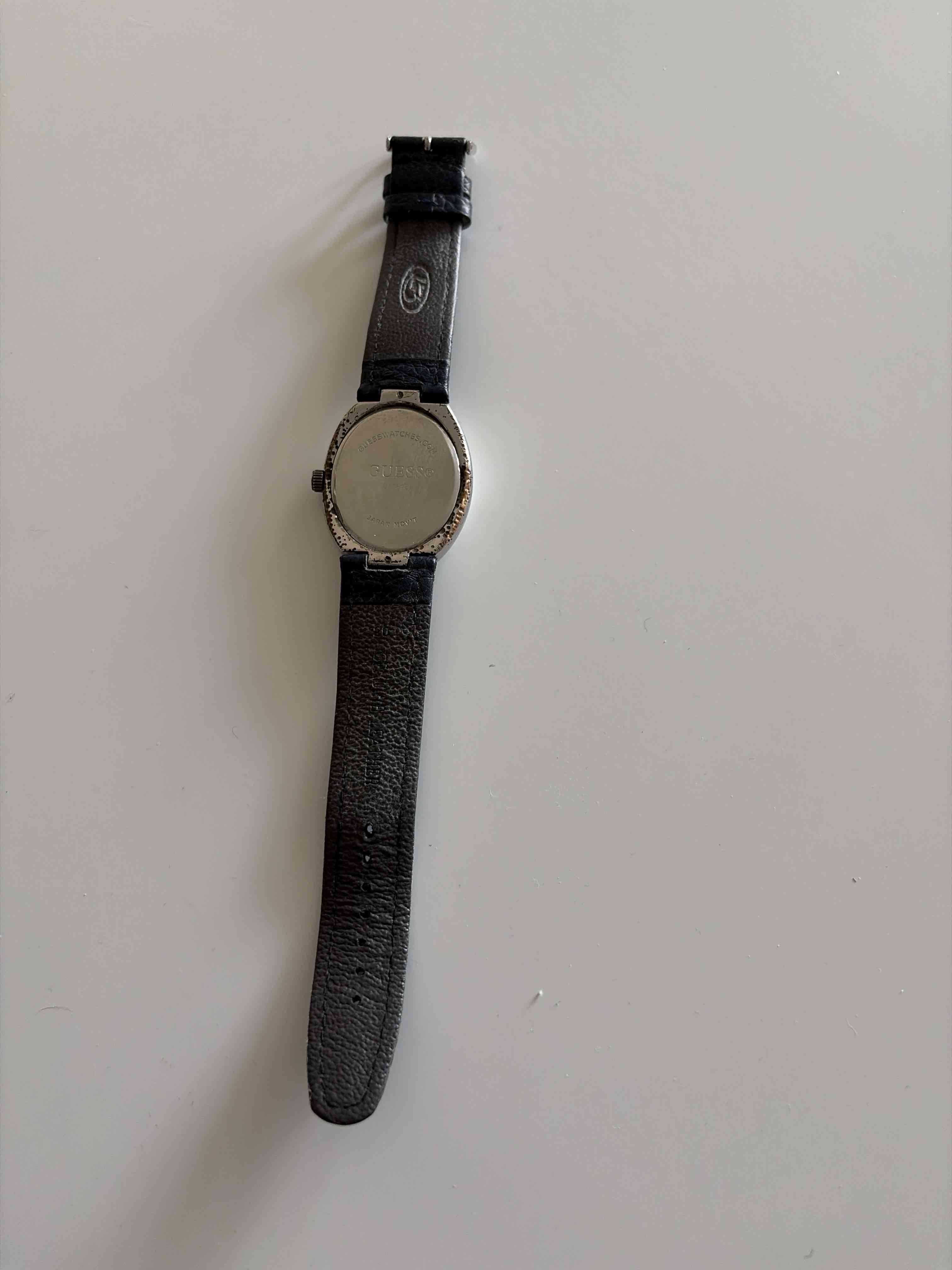 Reloj de pulsera azul Guess esfera nacarada - miniatura 3