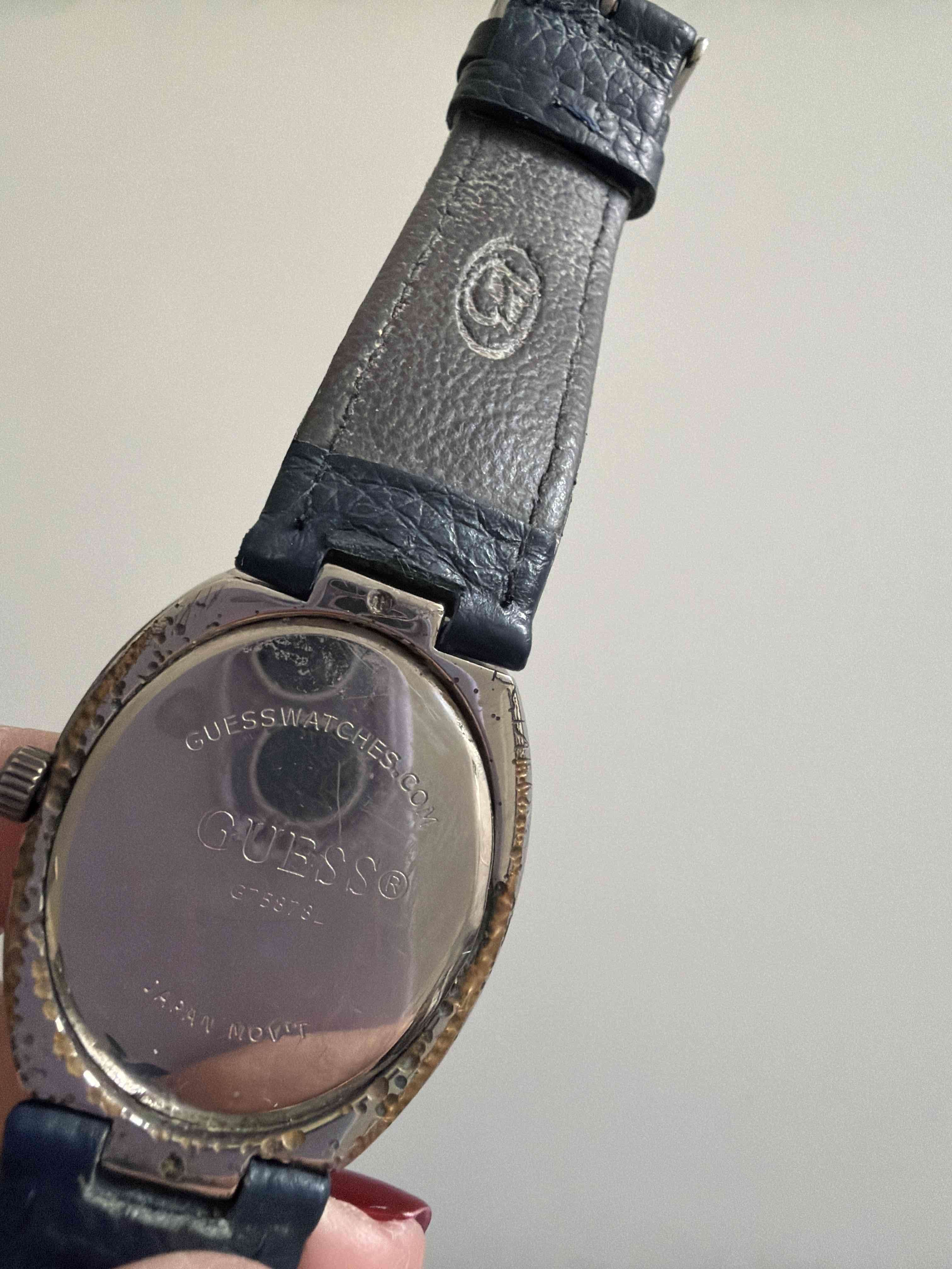 Reloj de pulsera azul Guess esfera nacarada - miniatura 4