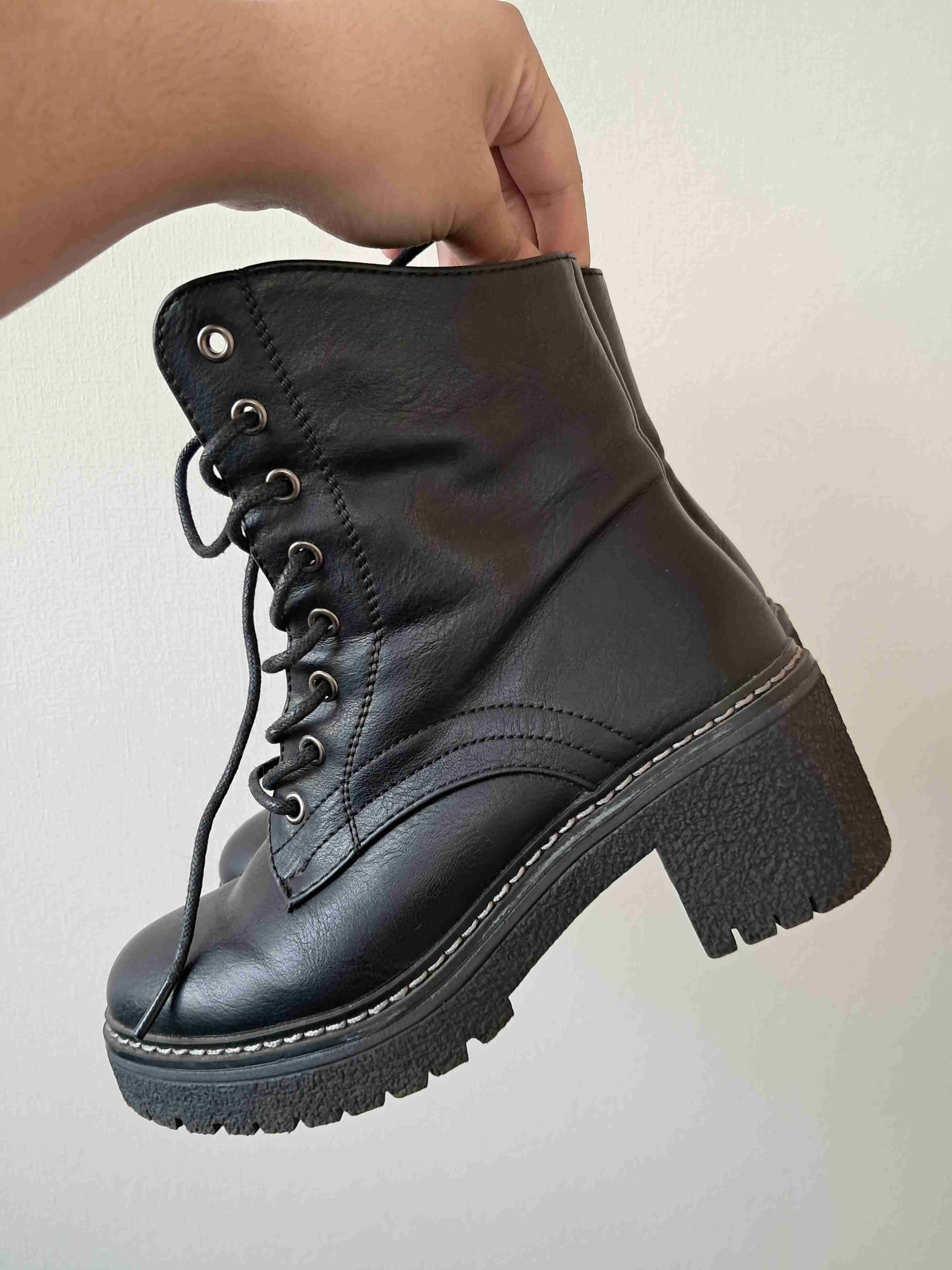 Botas negras de cuero - miniatura 2