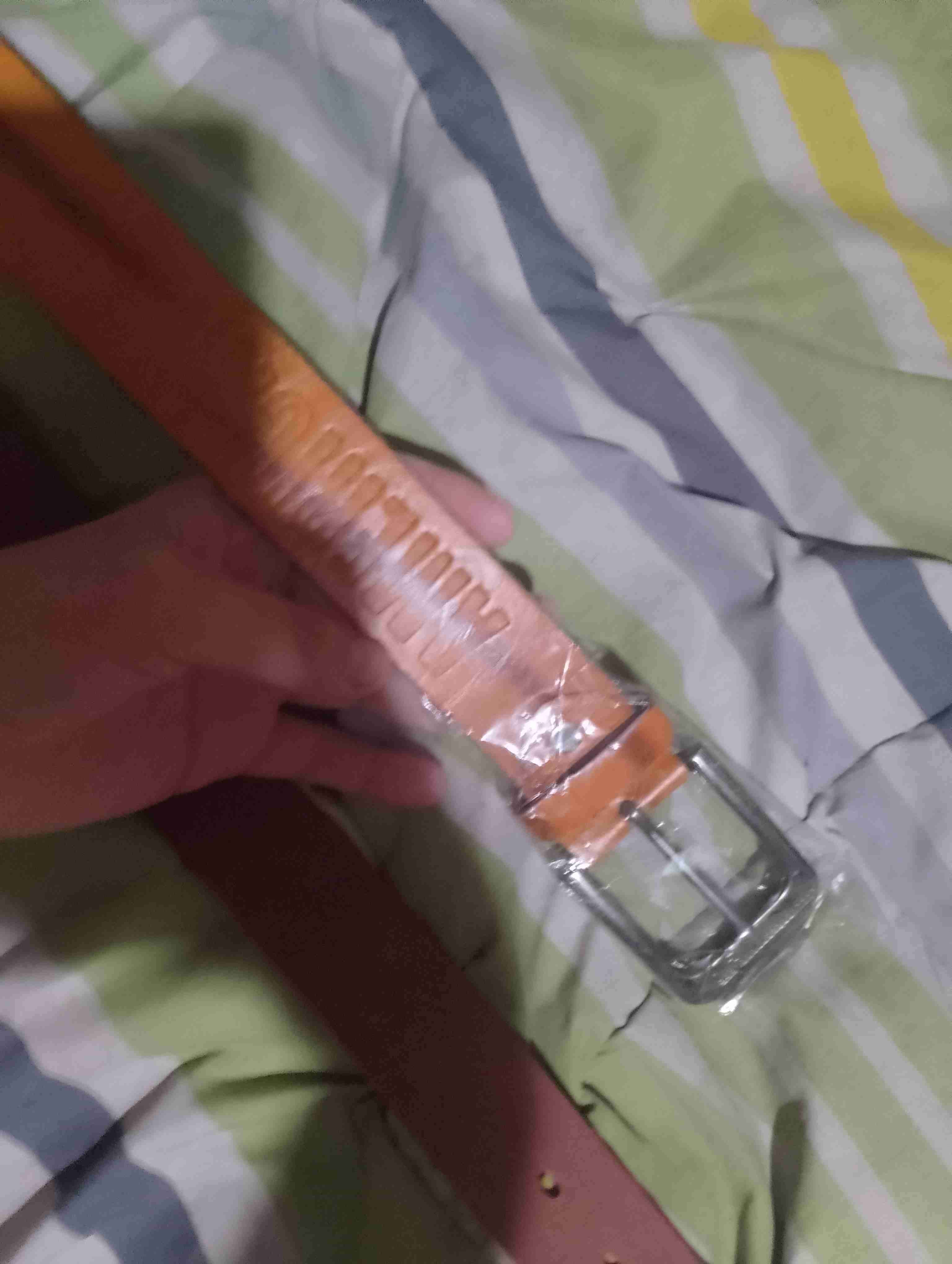 Polerón bordó Guess logo dorado - miniatura 4