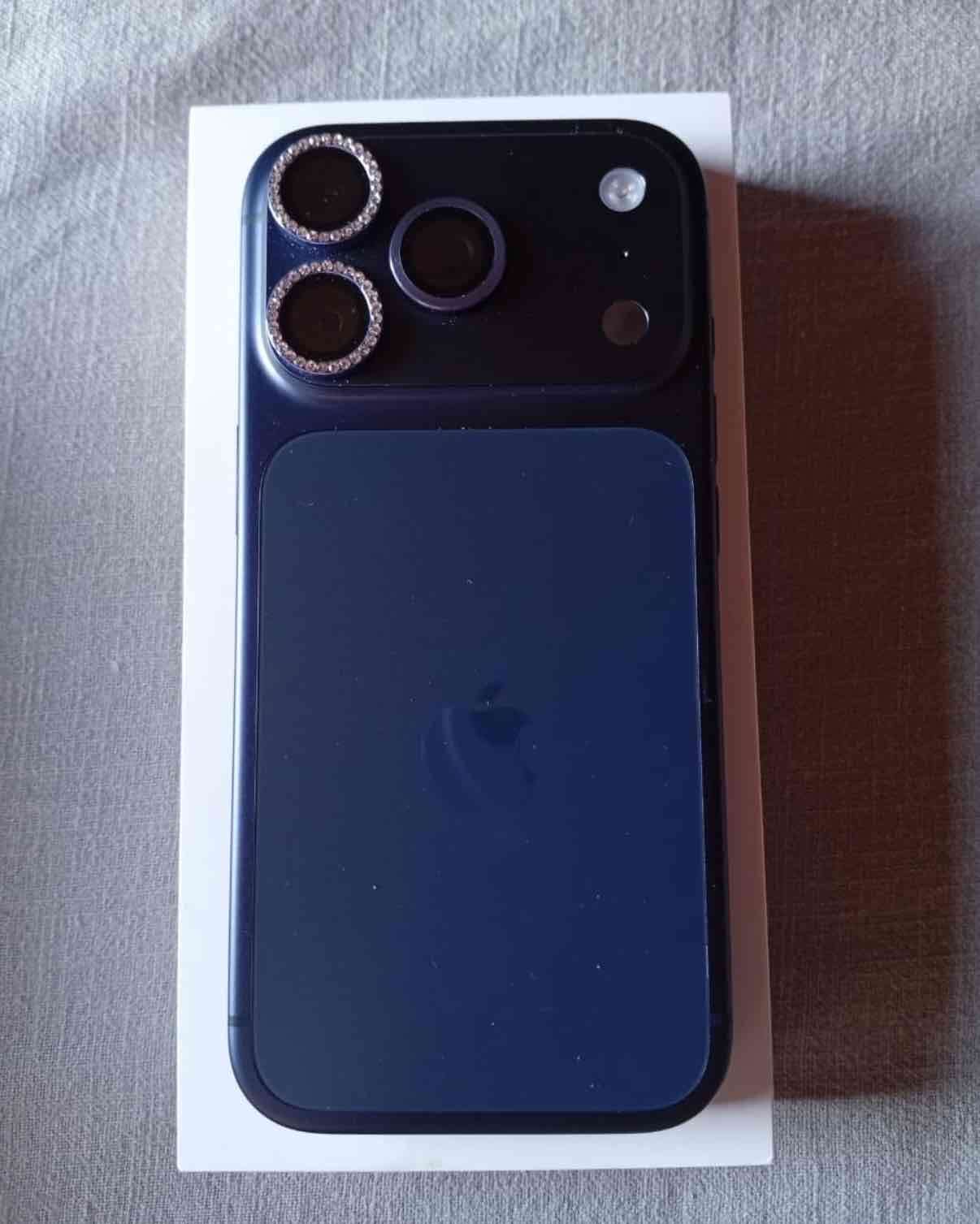 iPhone negro en caja - miniatura 2