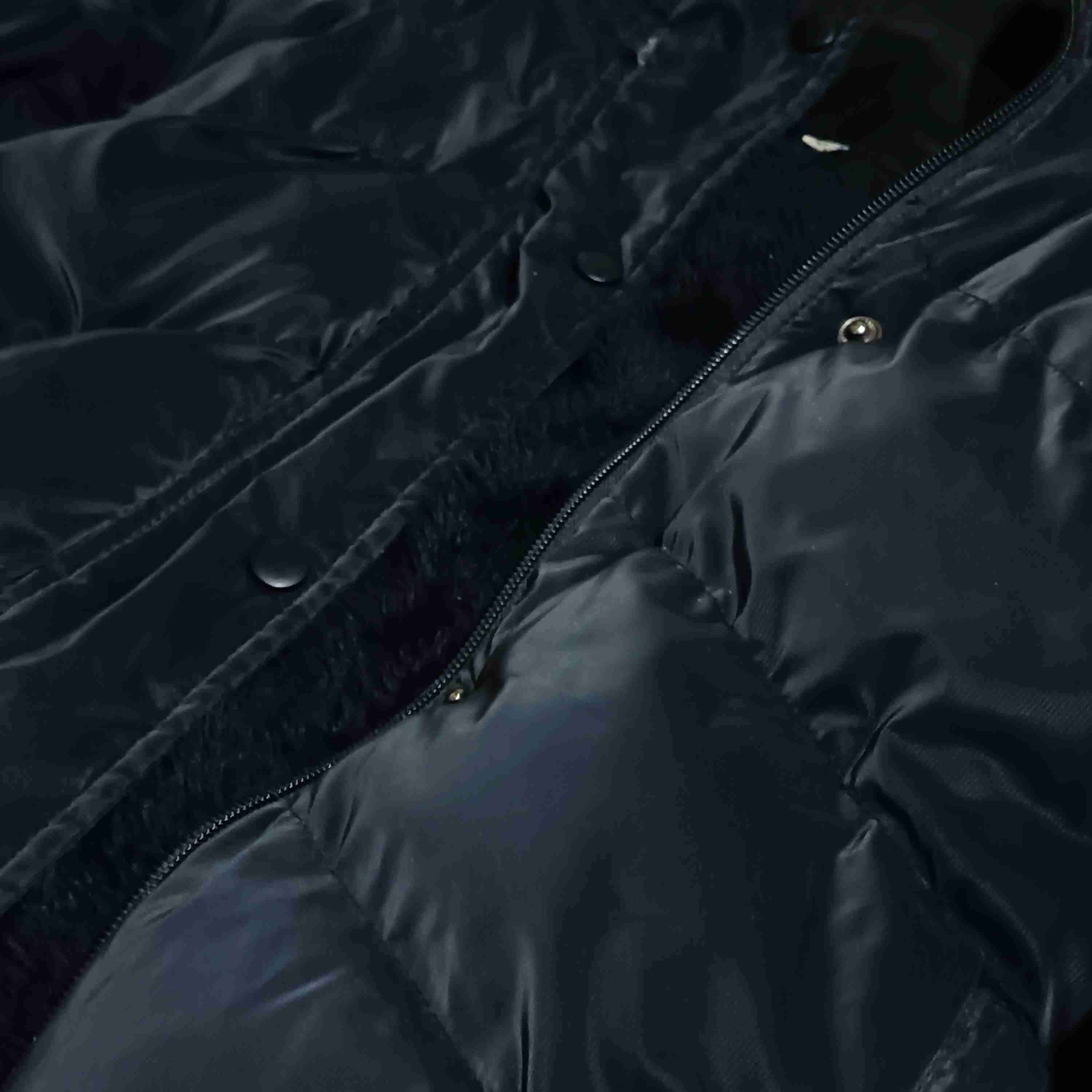 Chaqueta térmica negra con capucha - miniatura 3