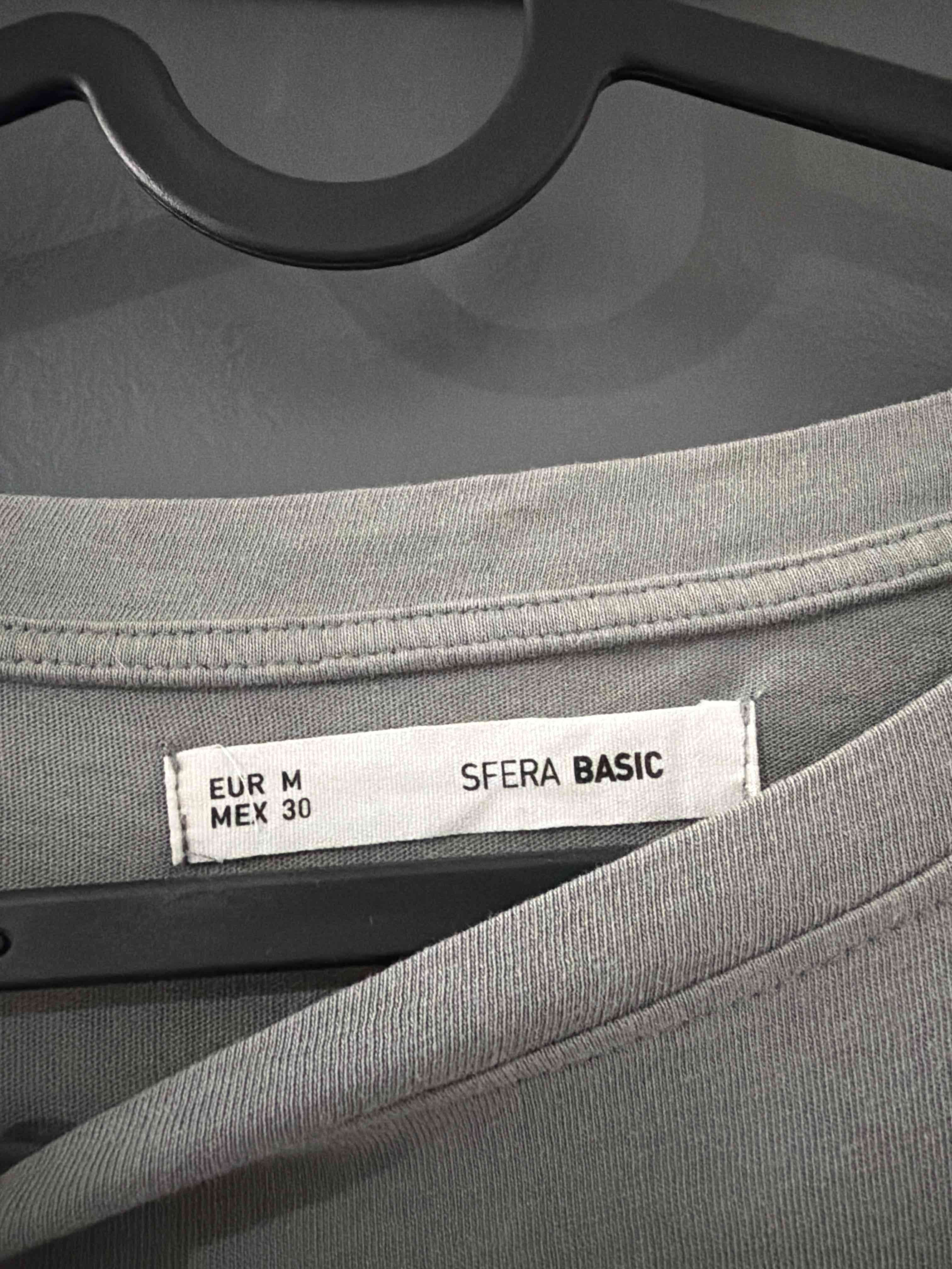 Polera gris con lentejuelas marca Serra - miniatura 3