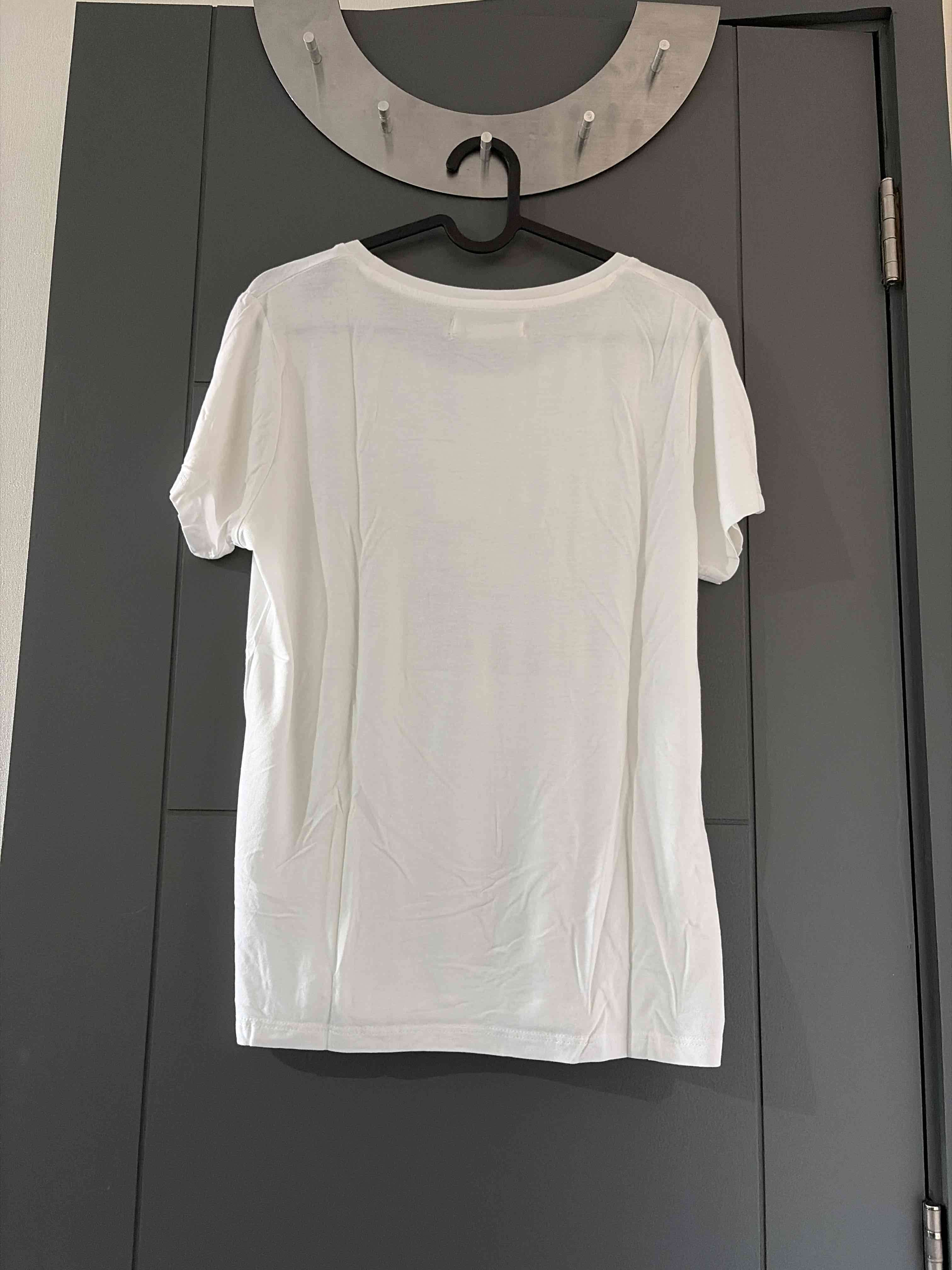 Polera blanca con estampado de gato talla M NUEVA - miniatura 4