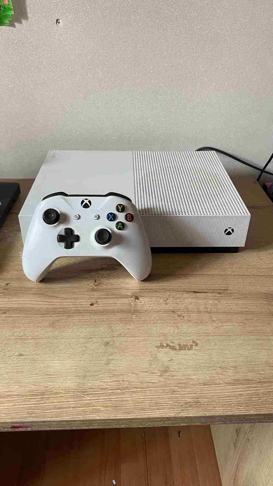 Consola Xbox One blanca con control - miniatura 1