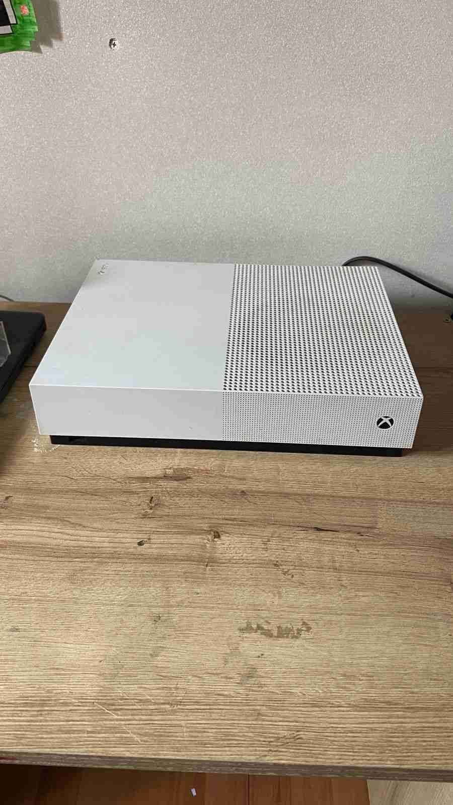 Consola Xbox One blanca con control - miniatura 3