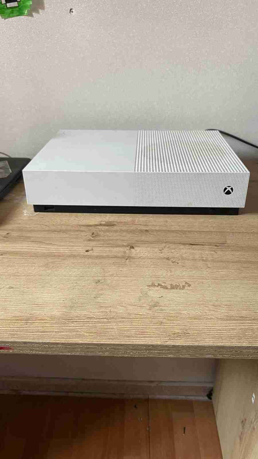 Consola Xbox One blanca con control - miniatura 4