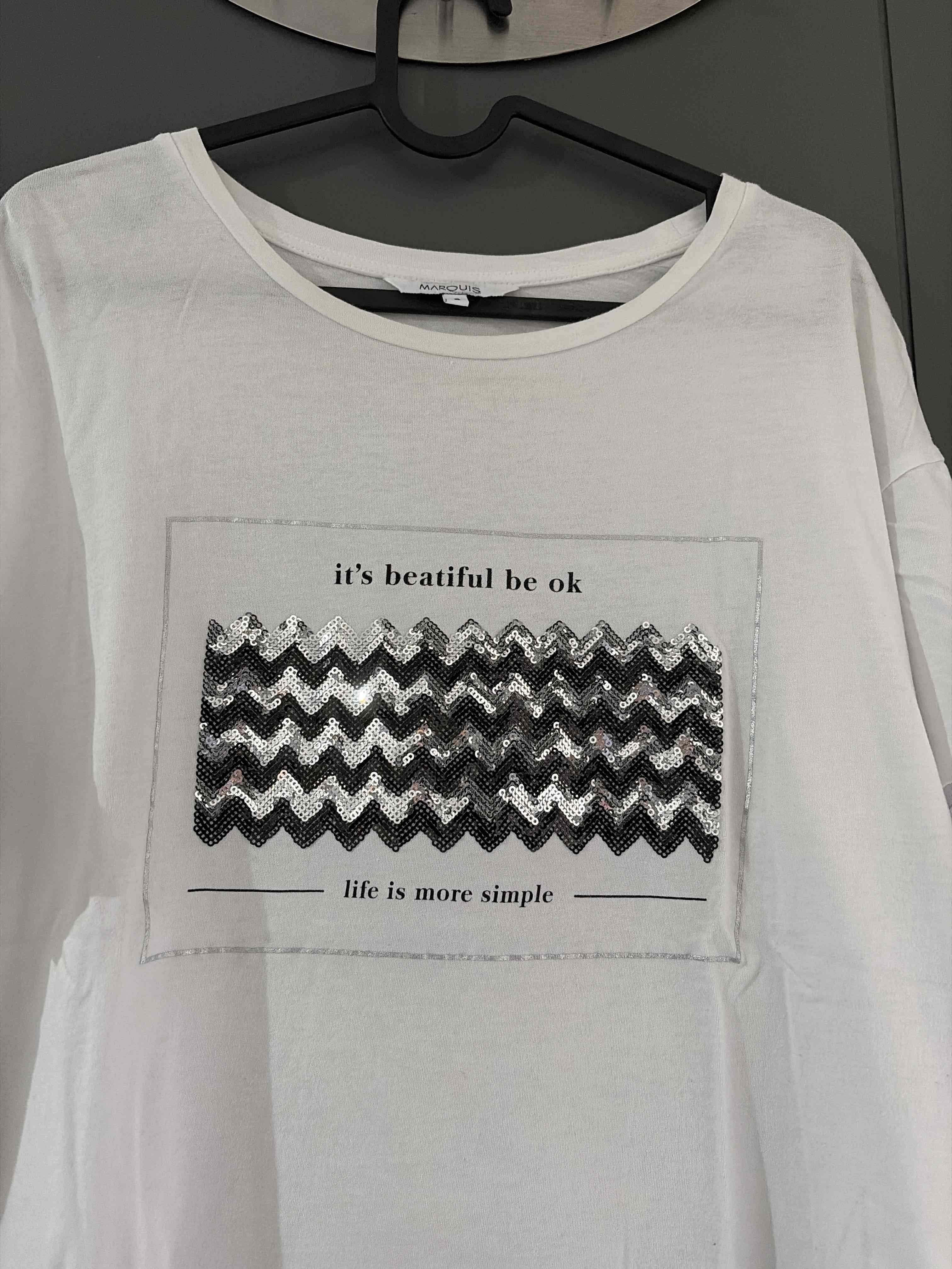 Polera blanca con diseño geométrico en lentejuelas - miniatura 2