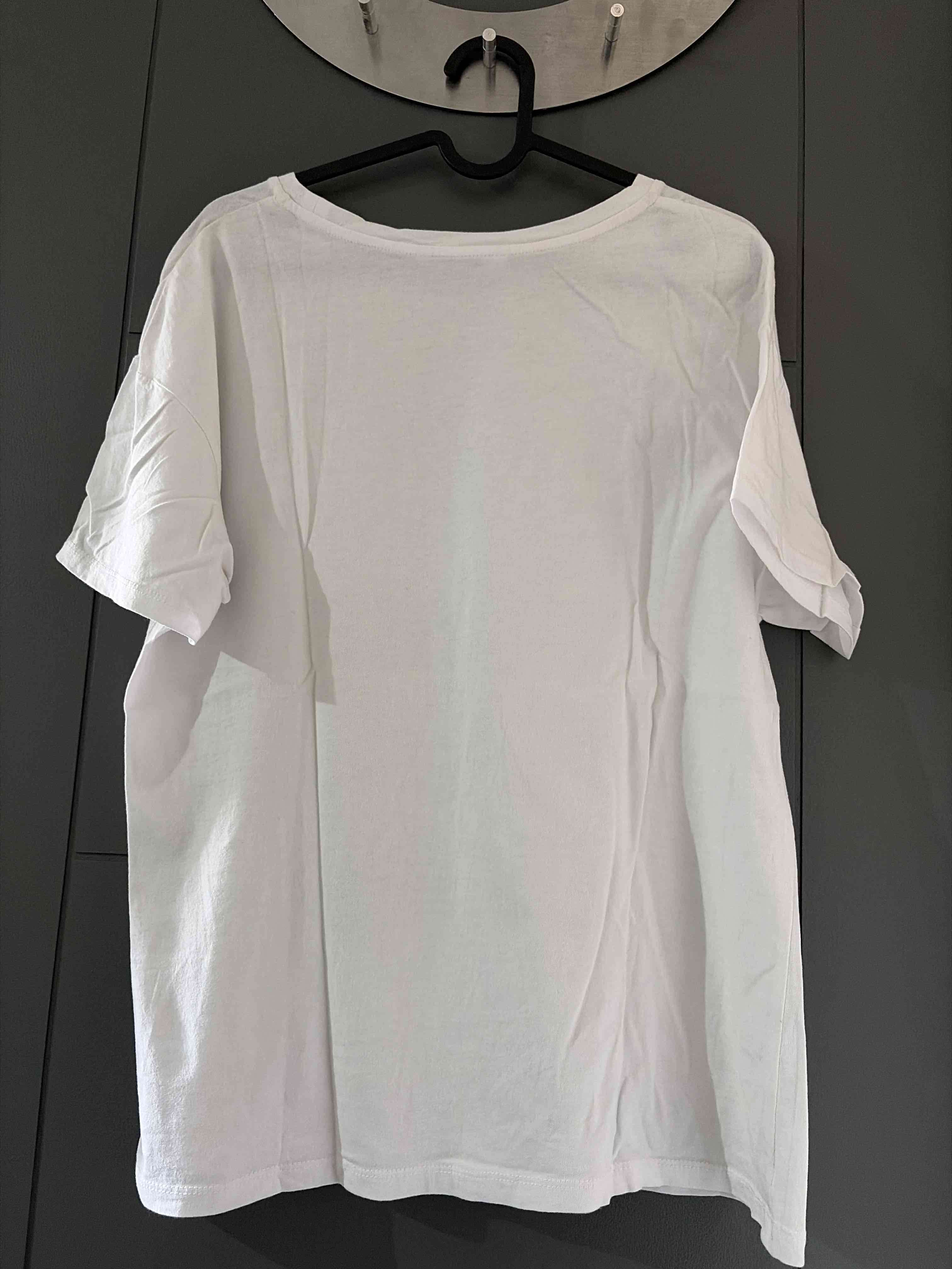 Polera blanca con diseño geométrico en lentejuelas - miniatura 4