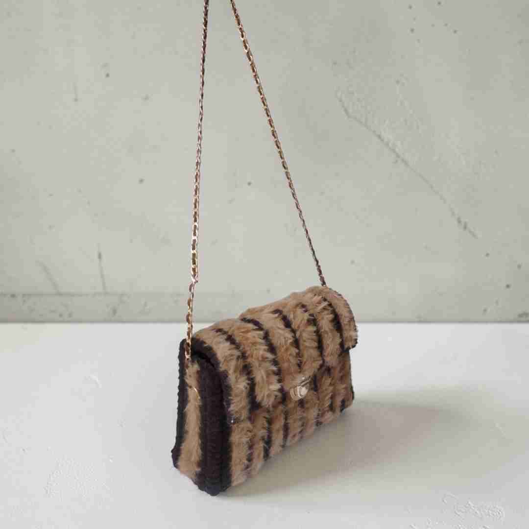 Cartera de lana tejida a mano marrón oscuro-claro - miniatura 2