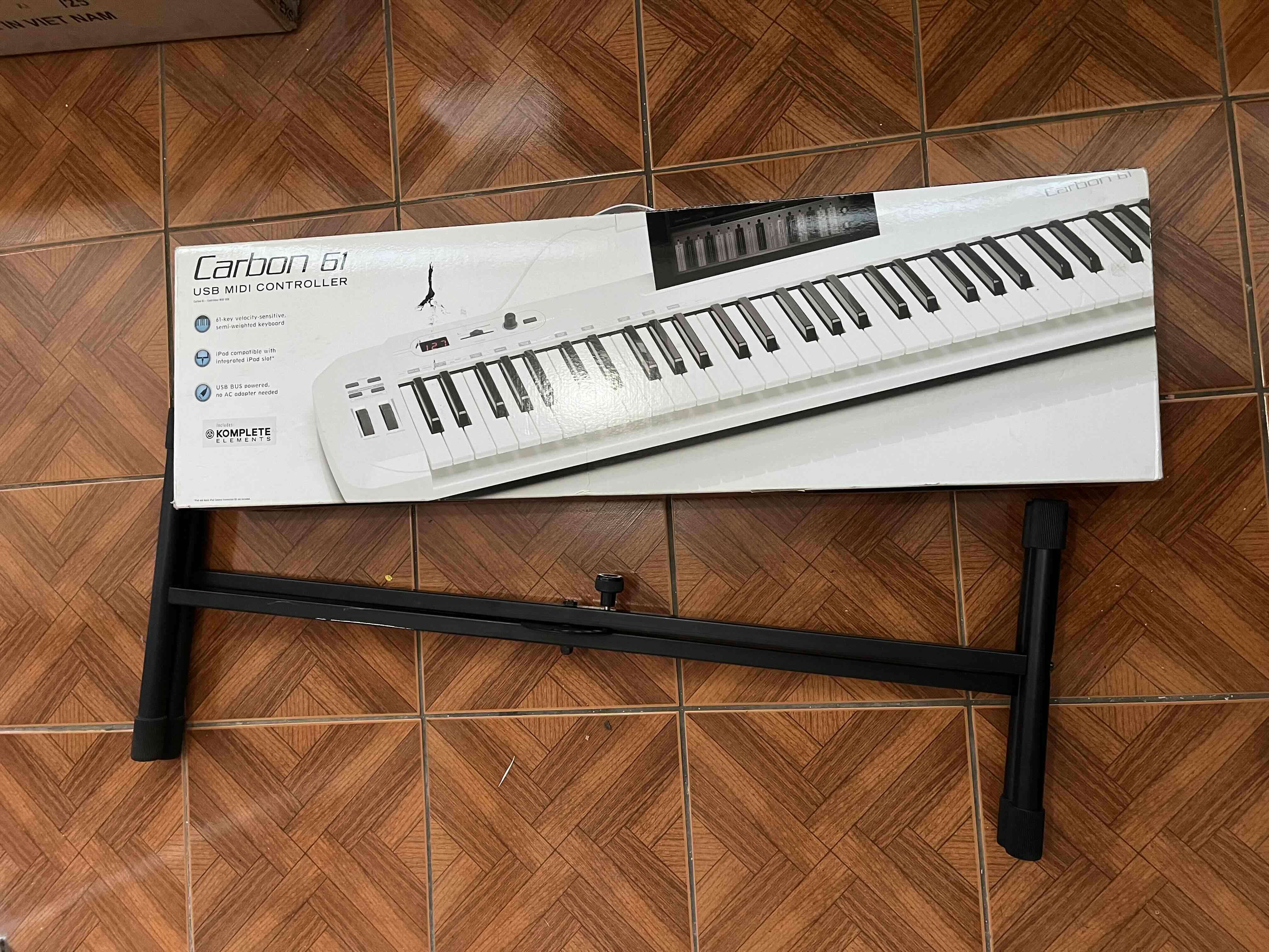 Controlador MIDI Samson Carbon 61 - miniatura 1