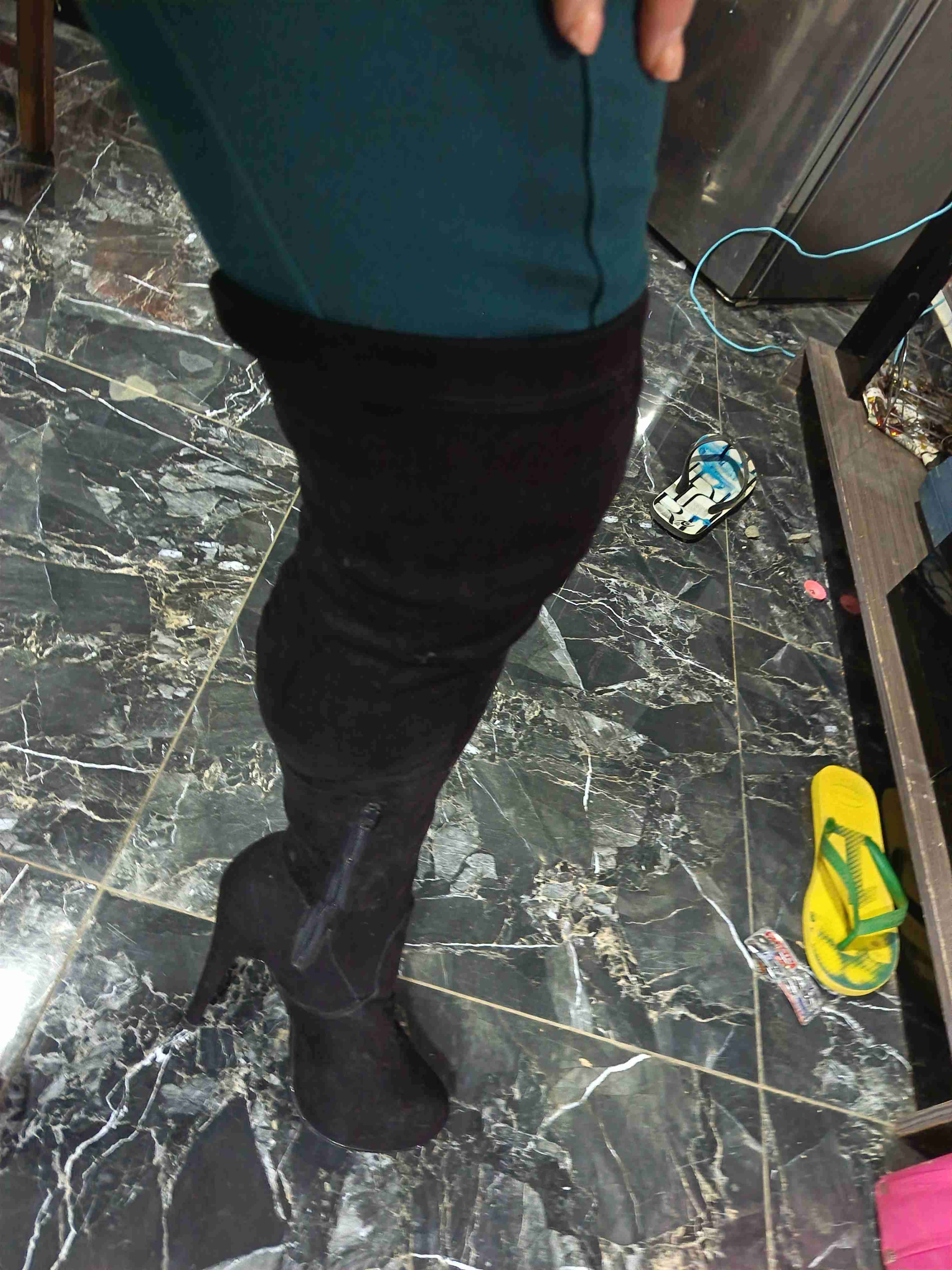 Botas negras de tacón alto - miniatura 3