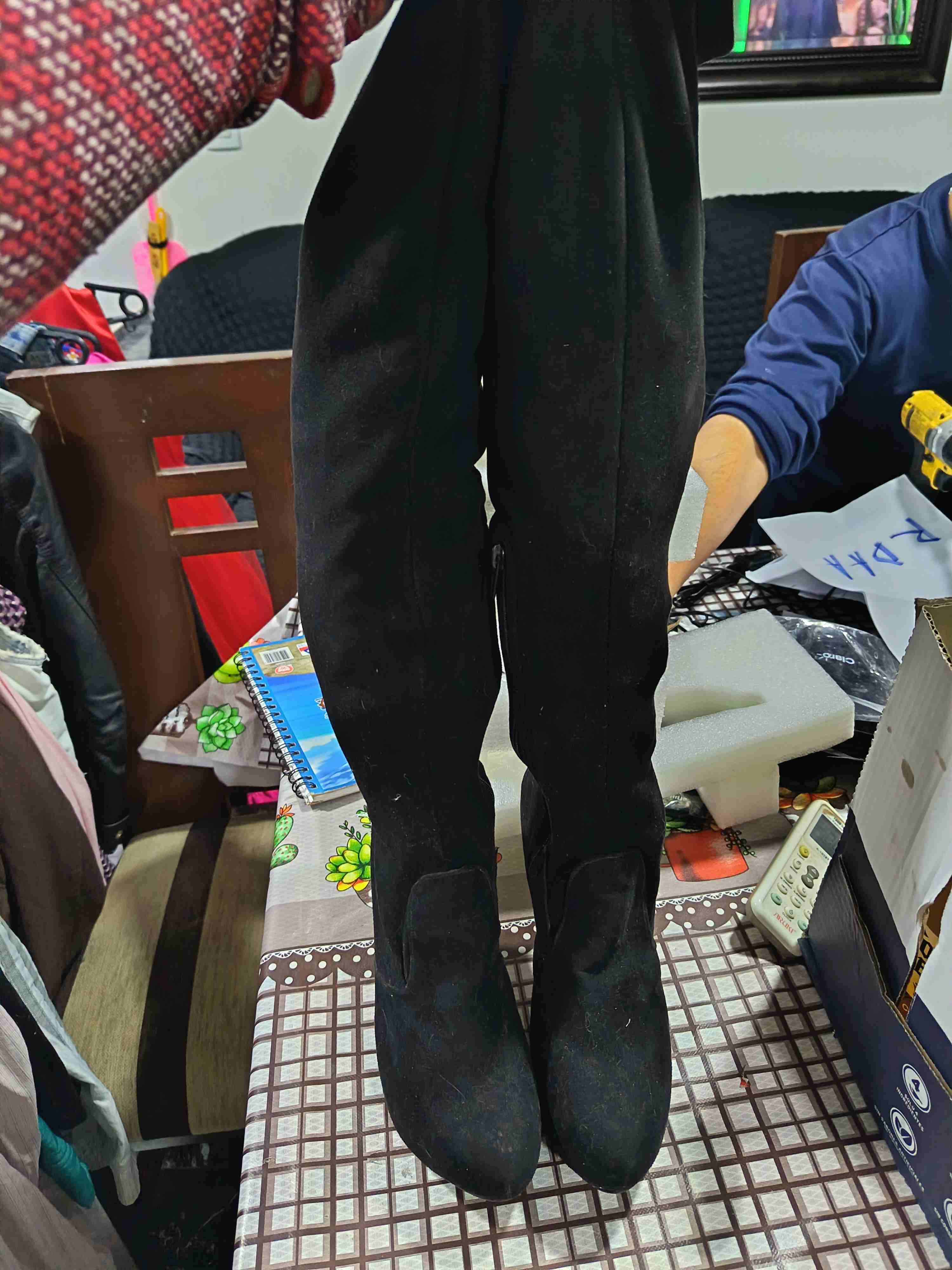 Botas negras de tacón alto - miniatura 5