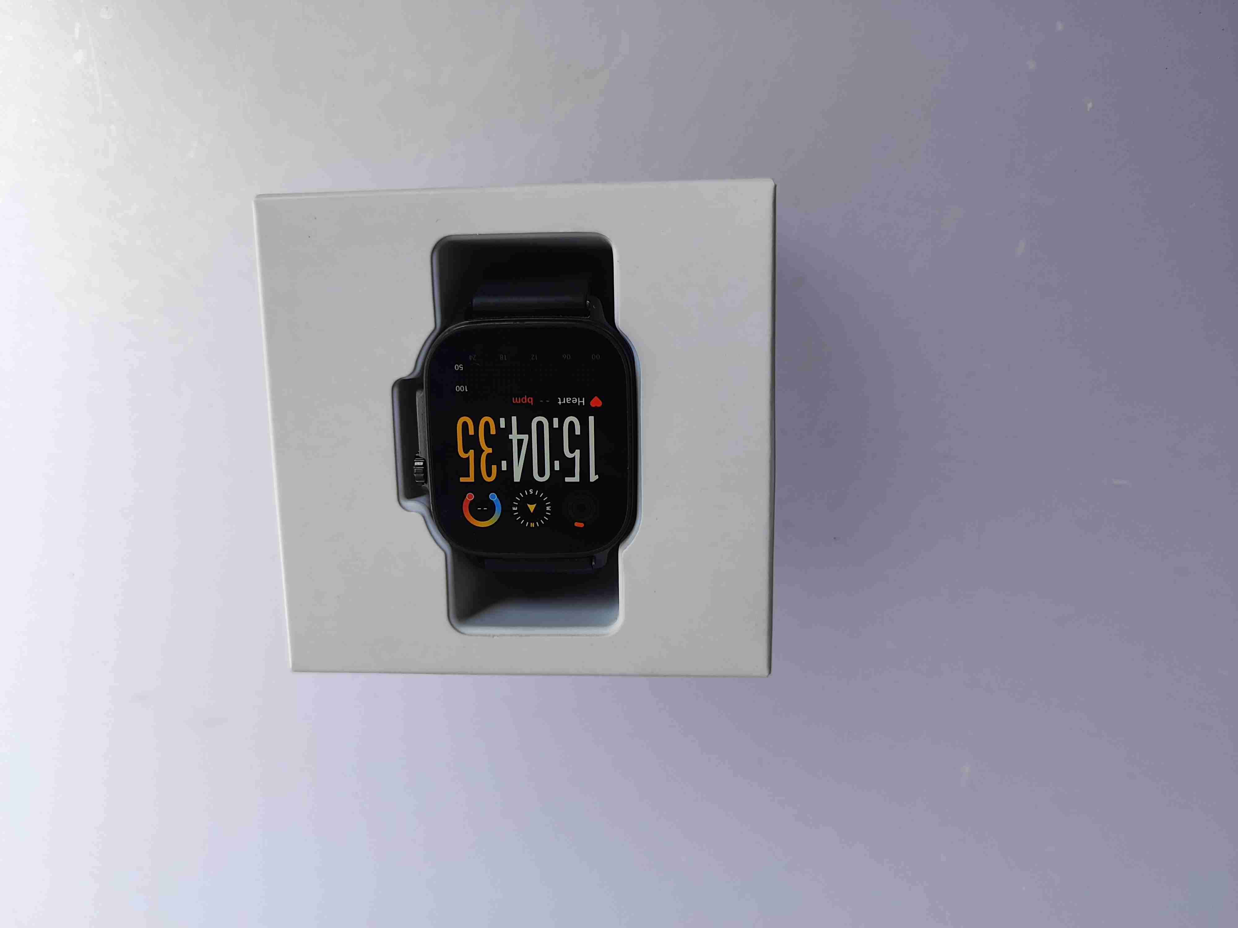 Smartwatch negro elegante - miniatura 2
