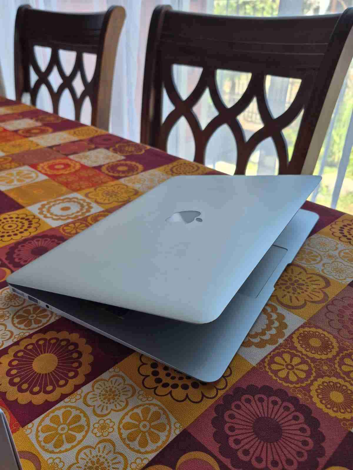 Laptop MacBook Air gris - miniatura 2