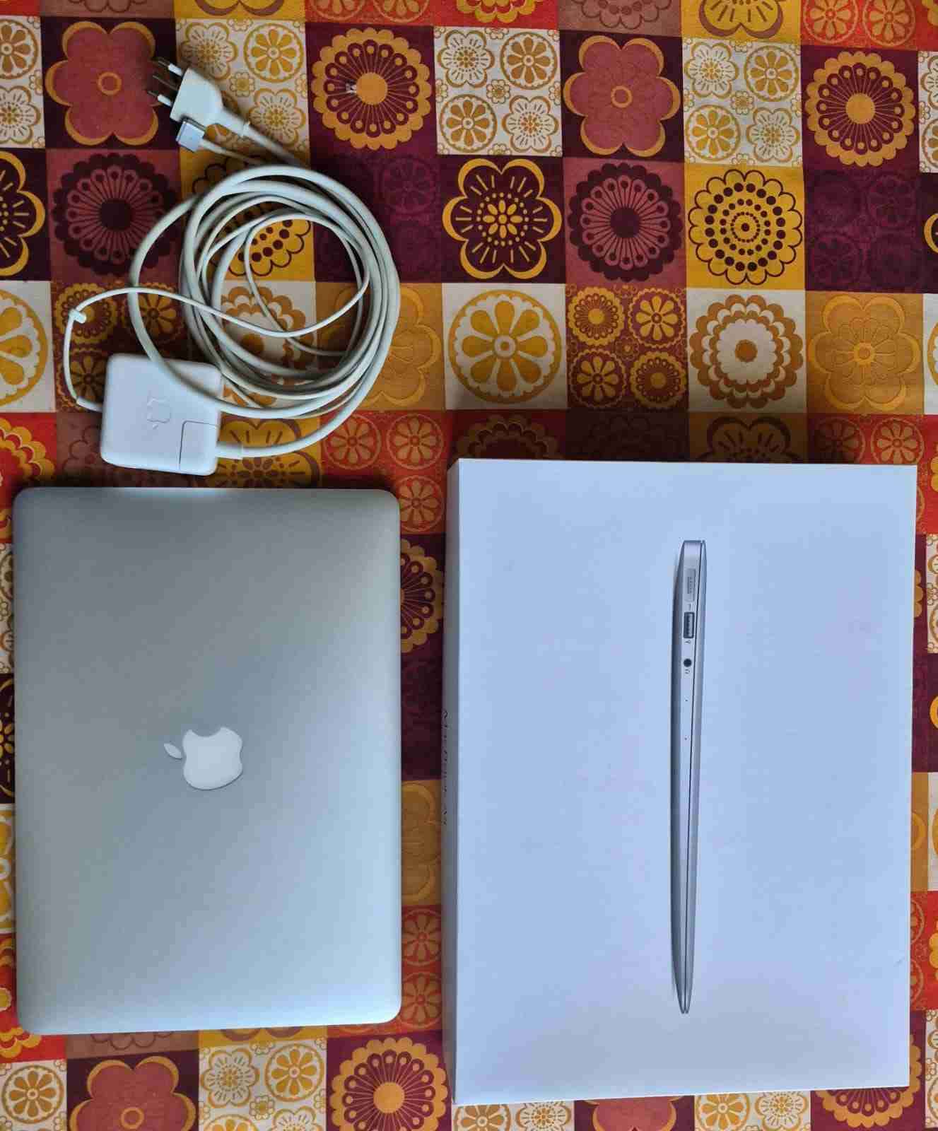 Laptop MacBook Air gris - miniatura 3