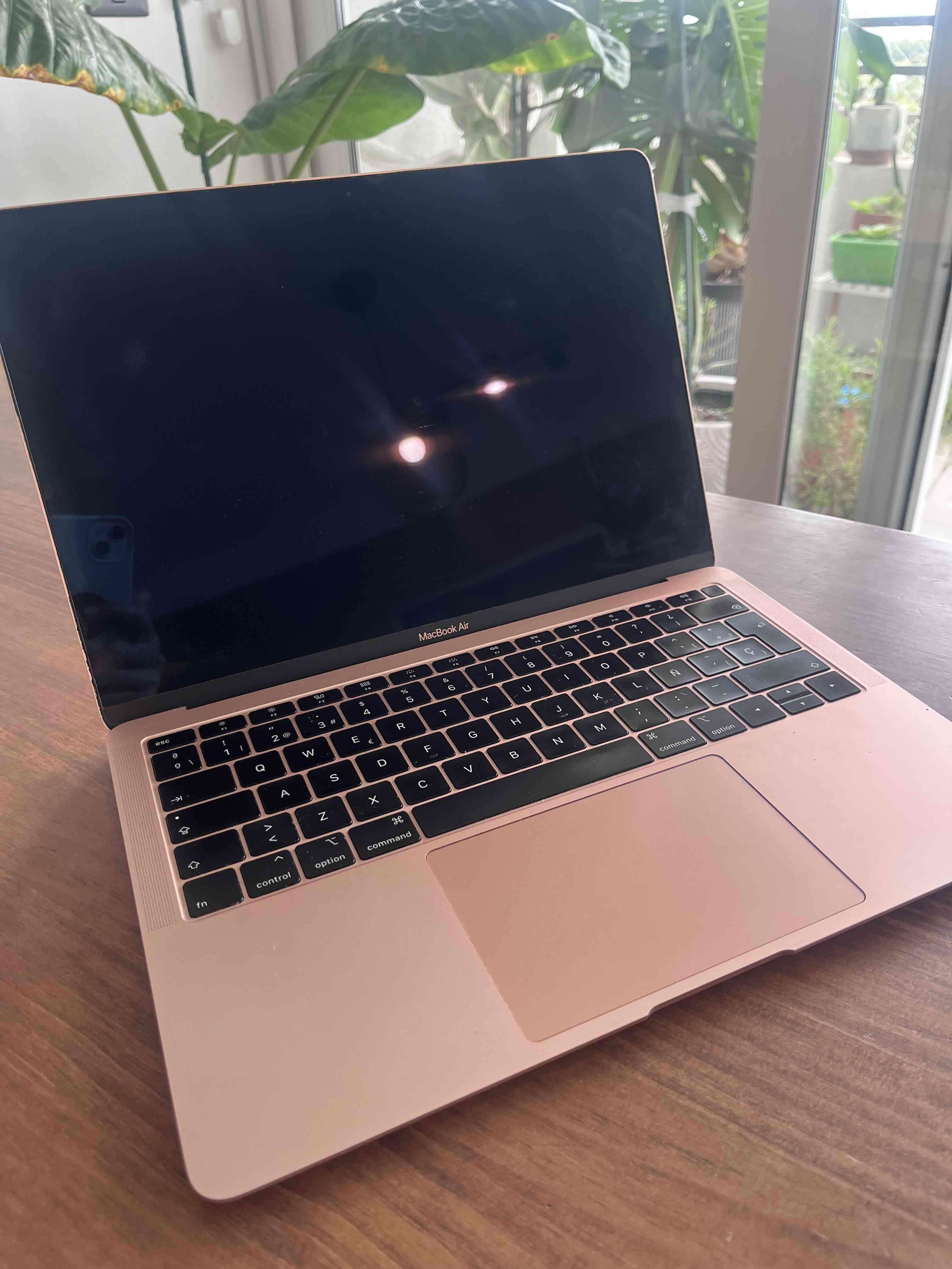 Macbook Air color rosado - miniatura 1
