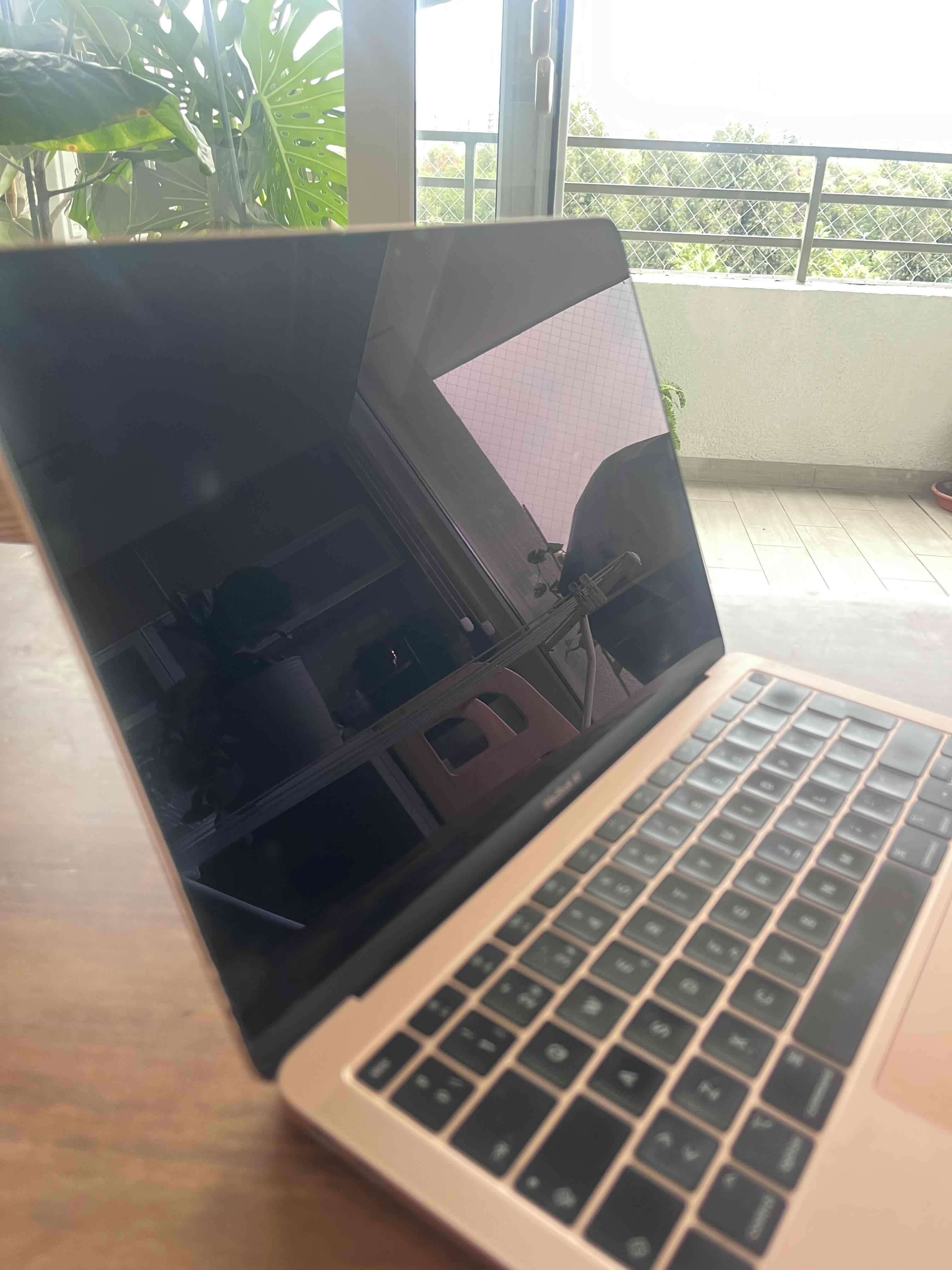 Macbook Air color rosado - miniatura 2