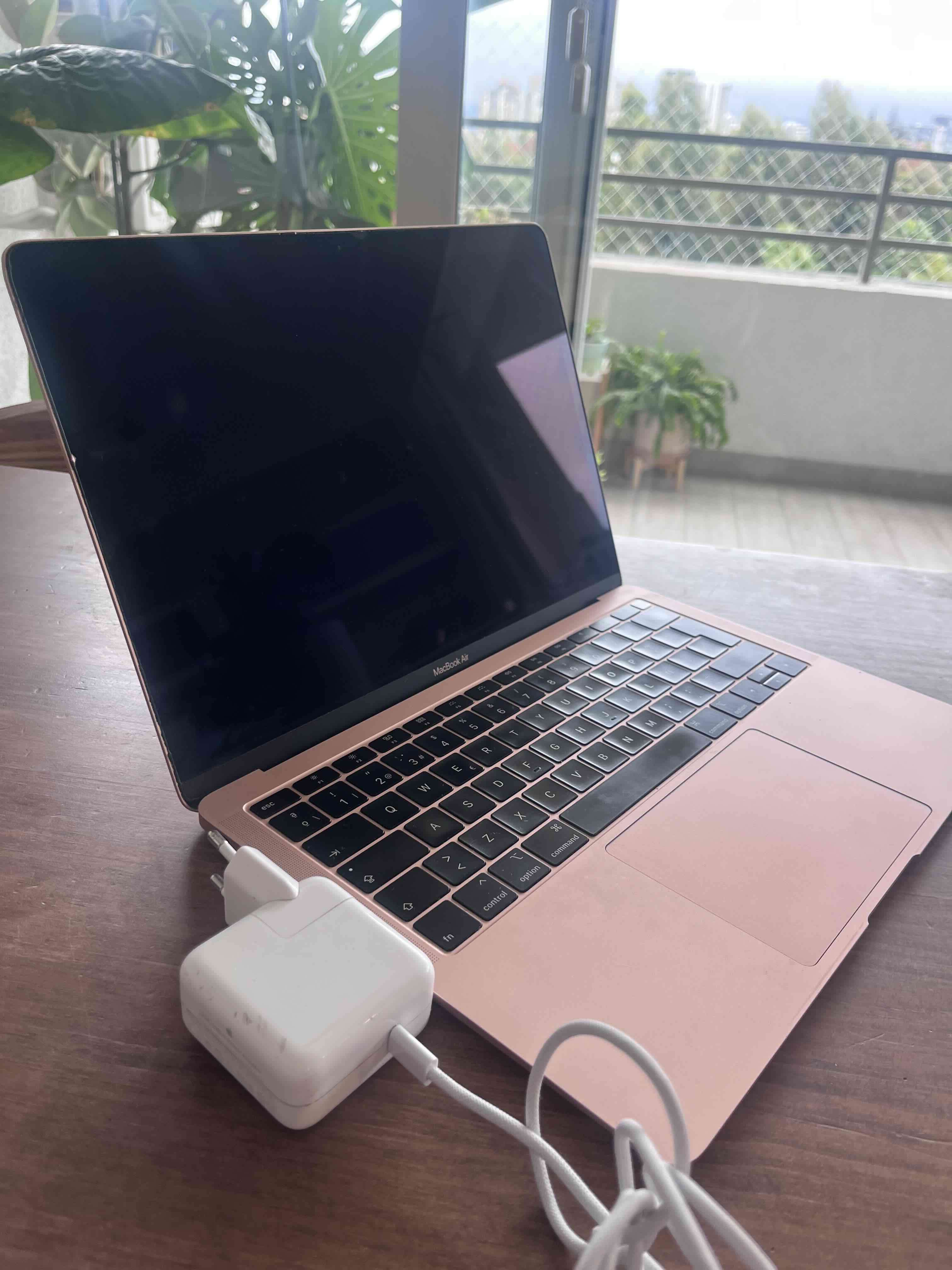 Macbook Air color rosado - miniatura 3