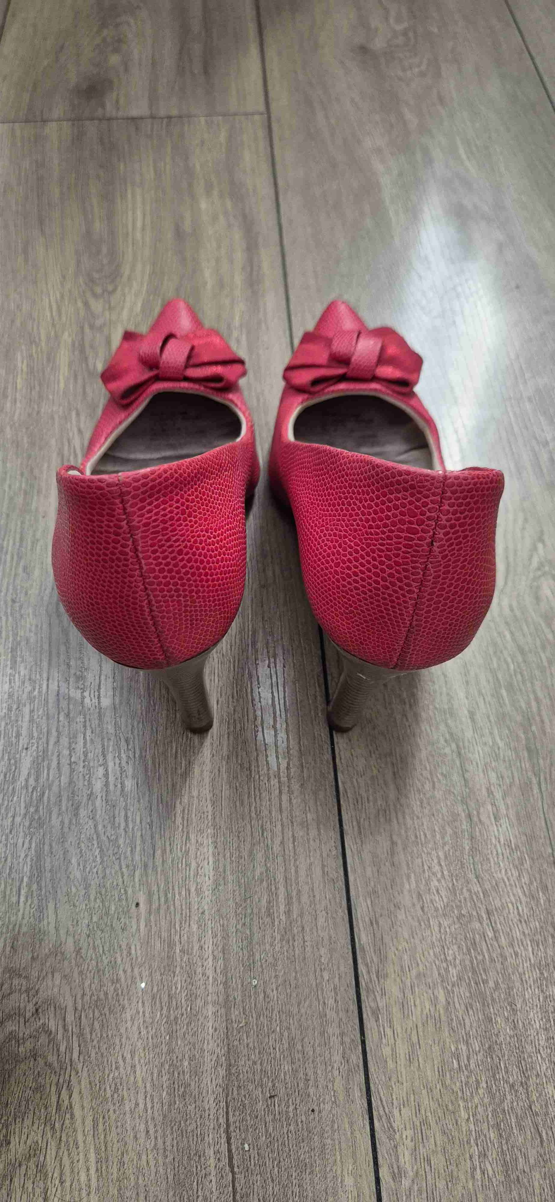 Zapatos de tacón rosados con lazo - miniatura 2