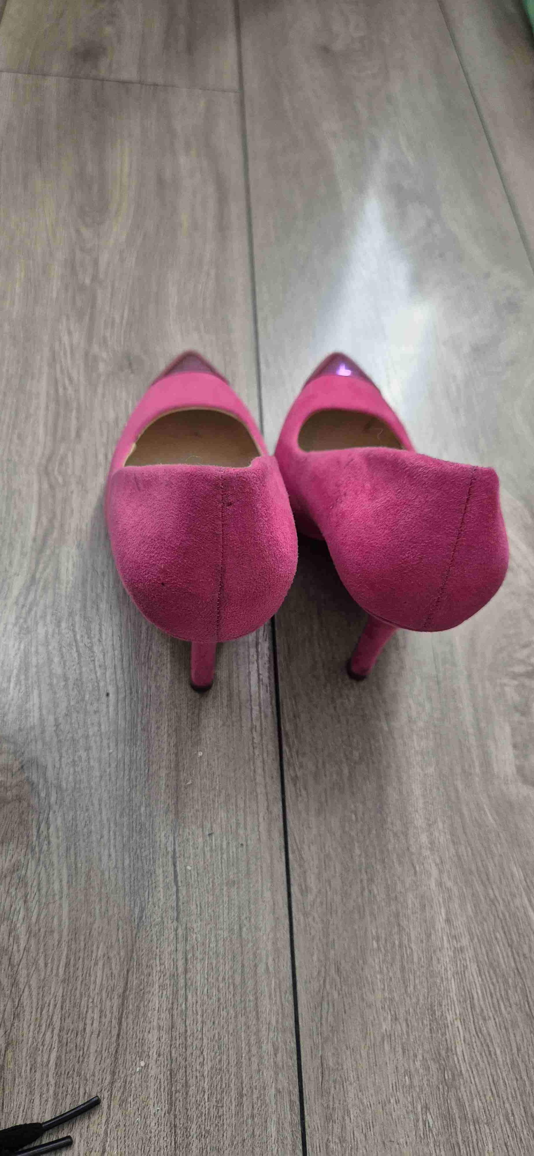 Zapatos de tacón rosa con punta metálica - miniatura 2