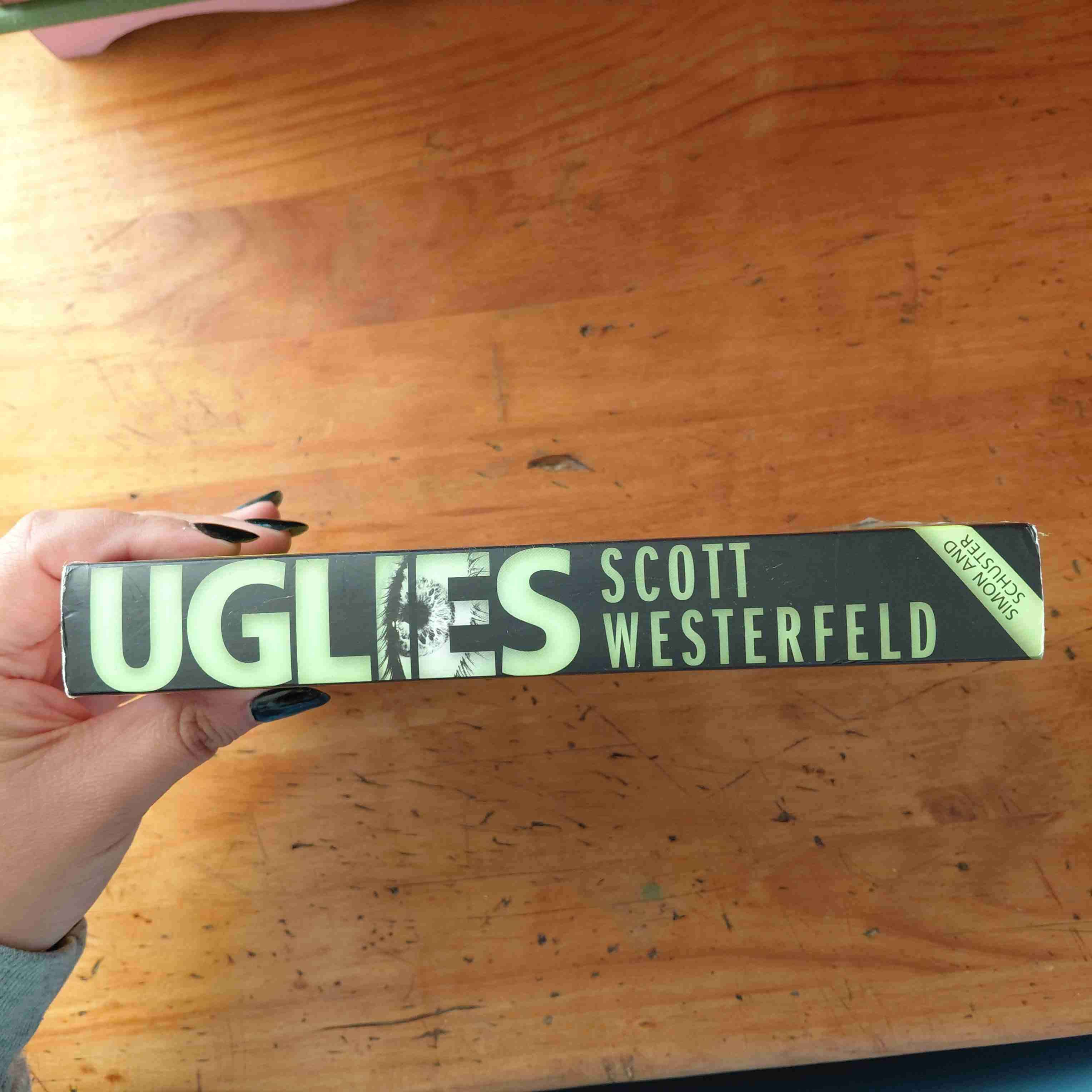 'Uglies' de Scott Westerfeld - miniatura 3