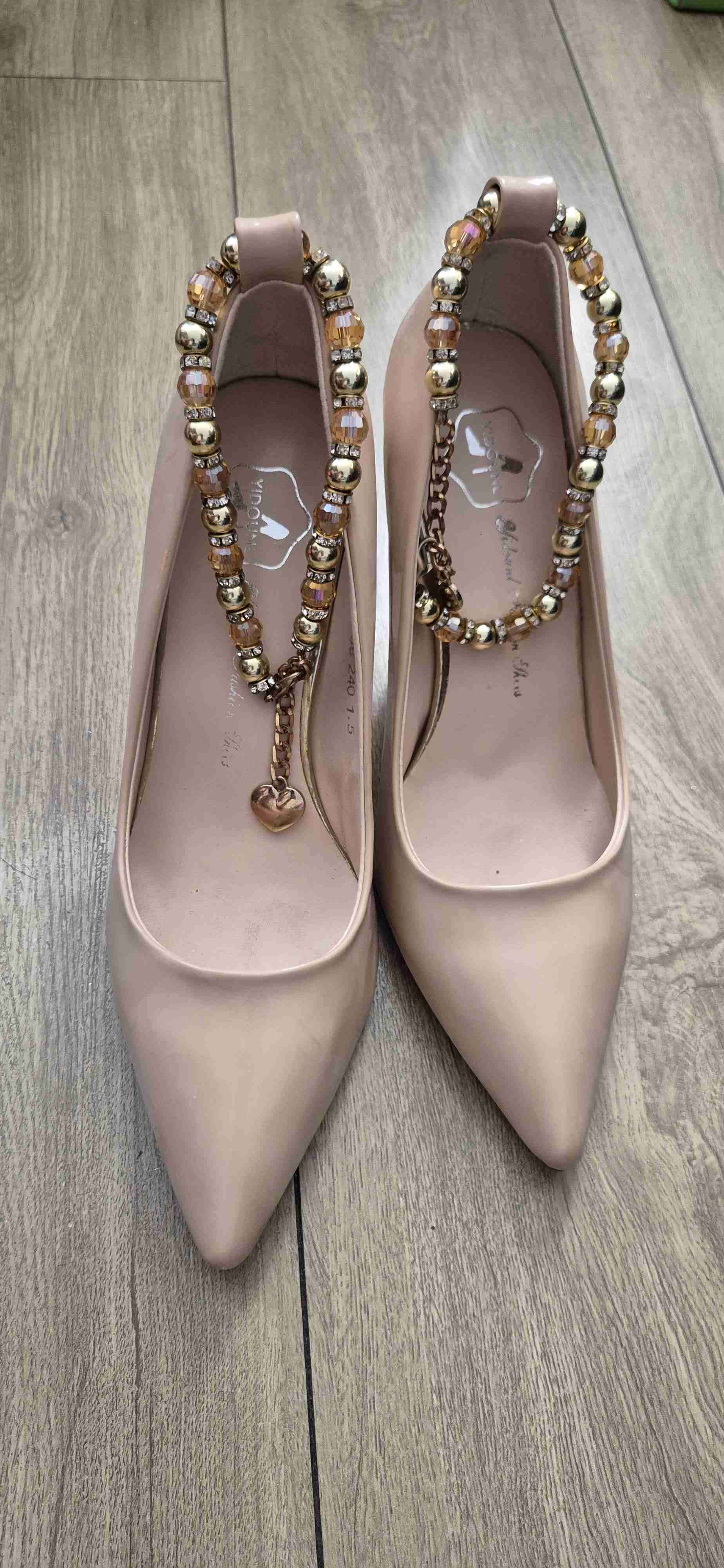 Tacones rosados con cadenas decorativas - miniatura 1