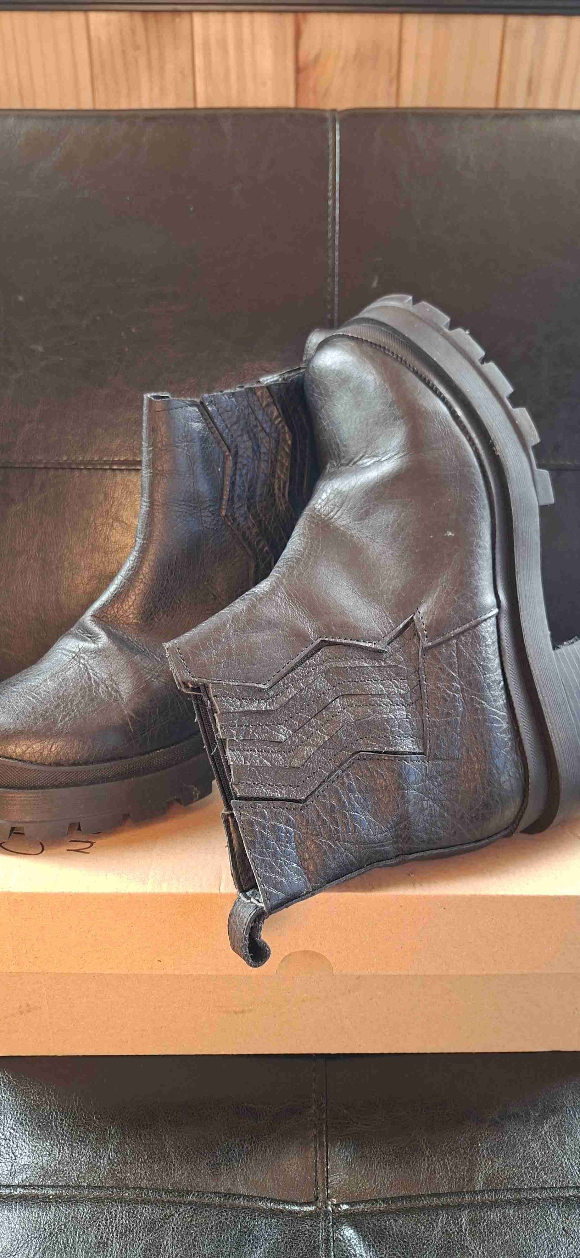 Botines de cuero negro - miniatura 1