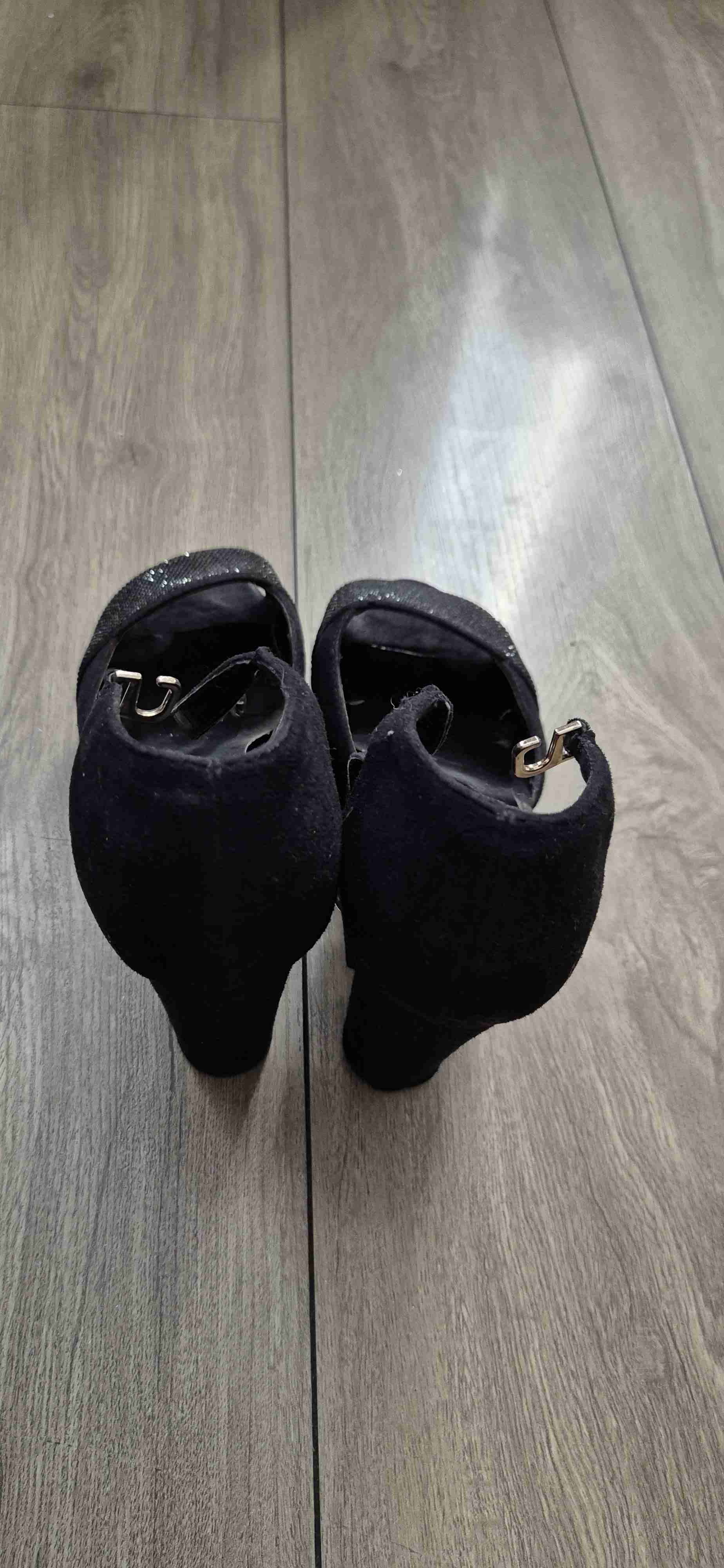 Tacones negros con brillantes - miniatura 2