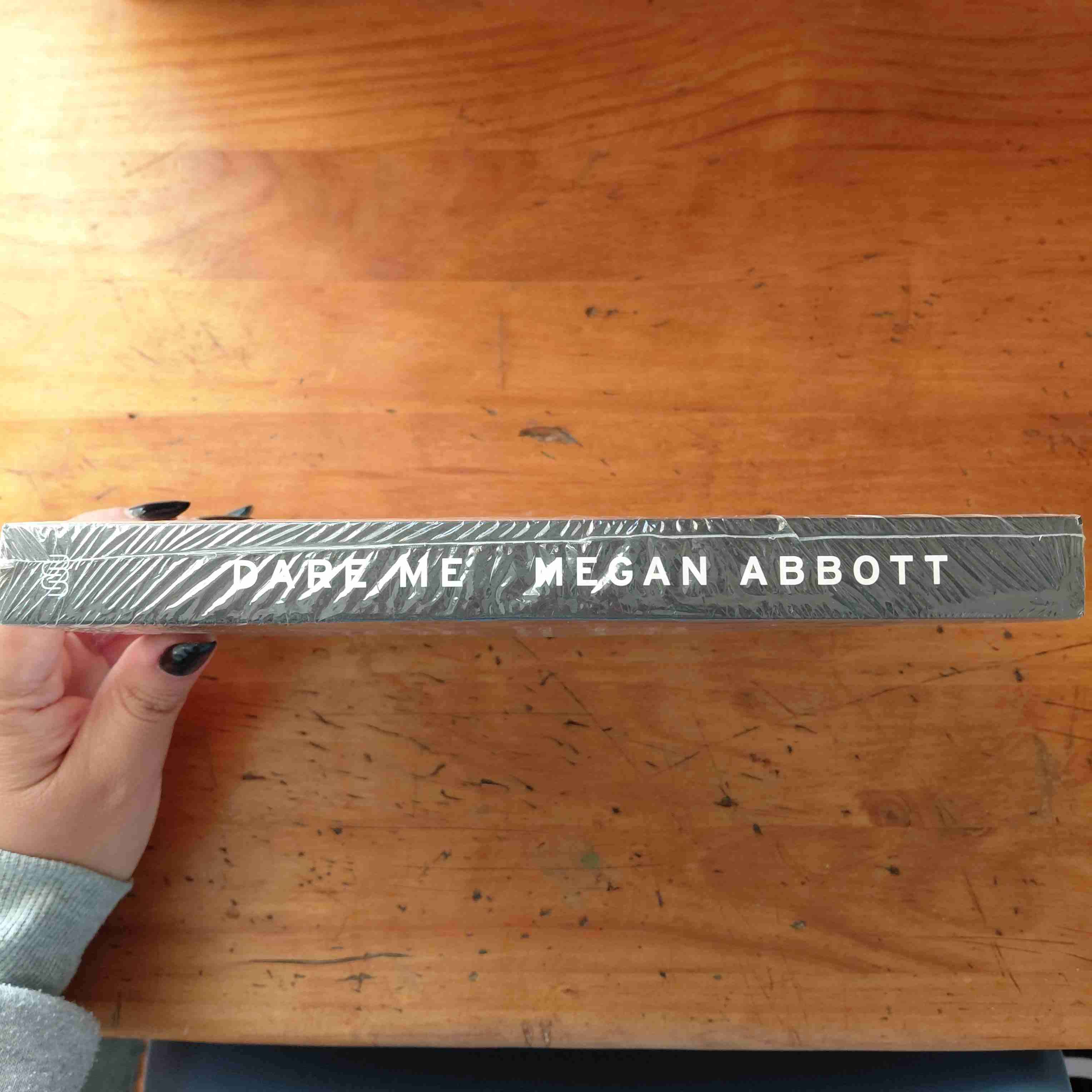 'Dare Me' de Megan Abbott NUEVO - miniatura 3