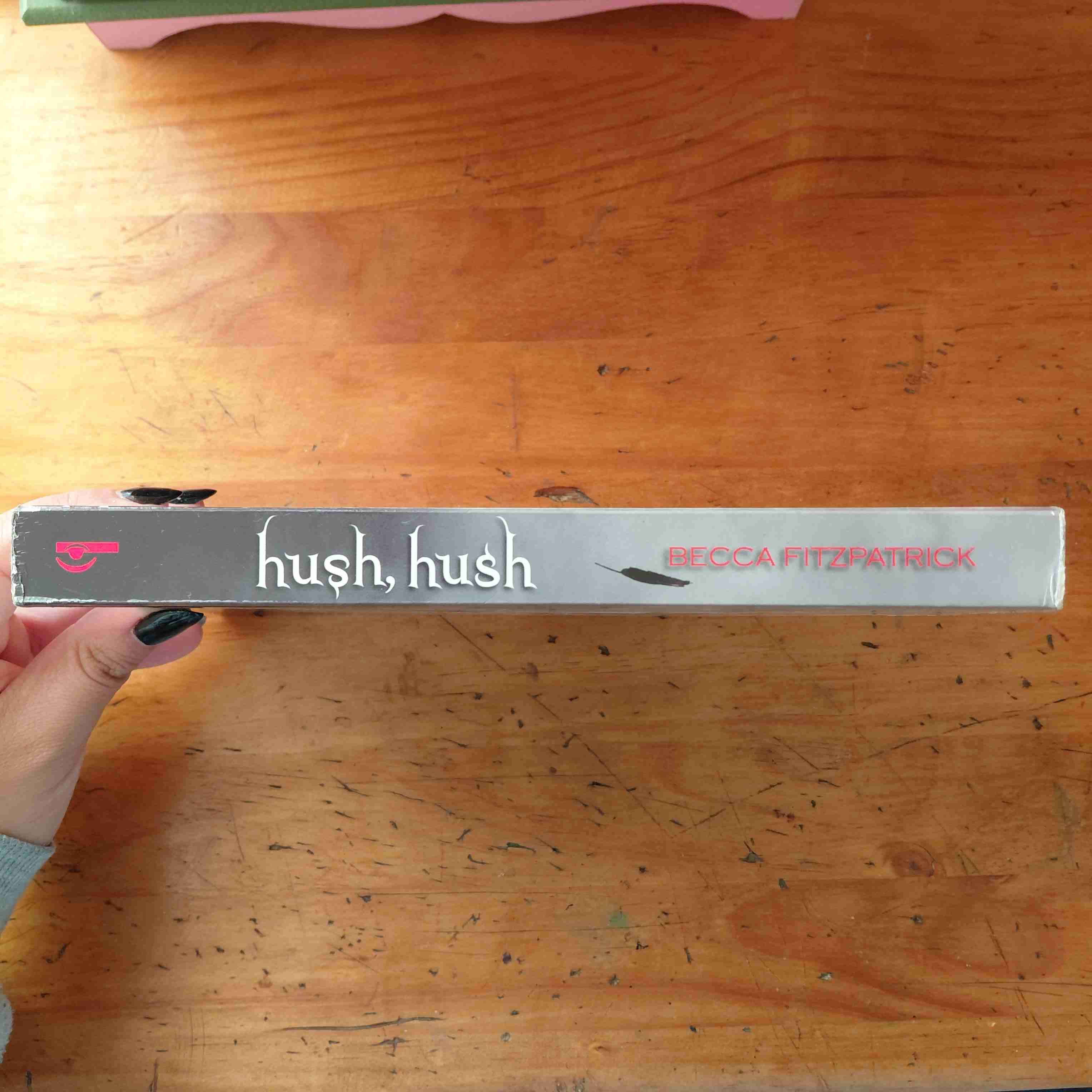 'Hush, Hush' de Becca Fitzpatrick - miniatura 3