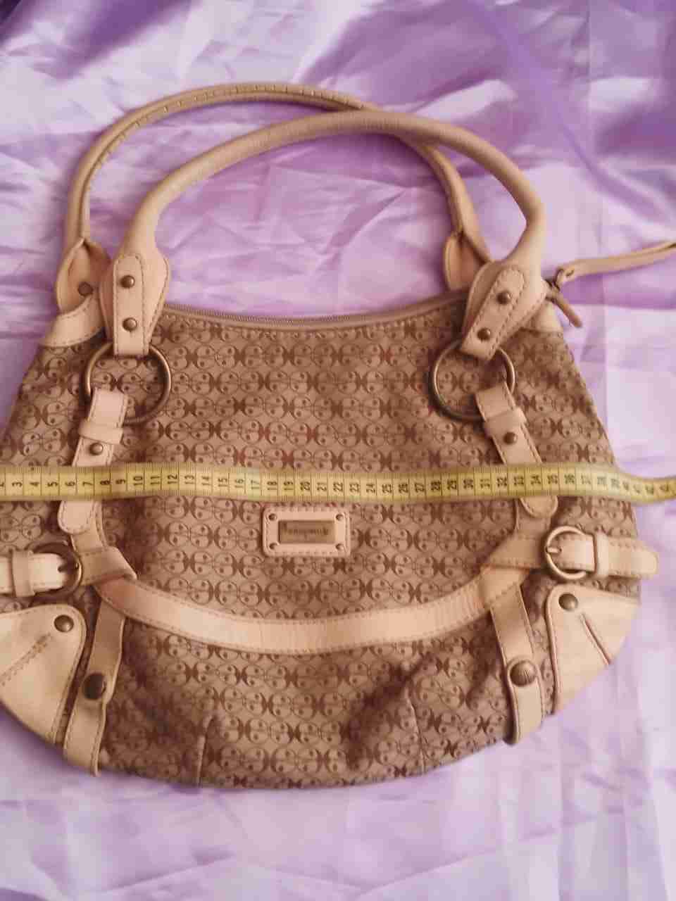 Cartera beige con diseño estampado - miniatura 7