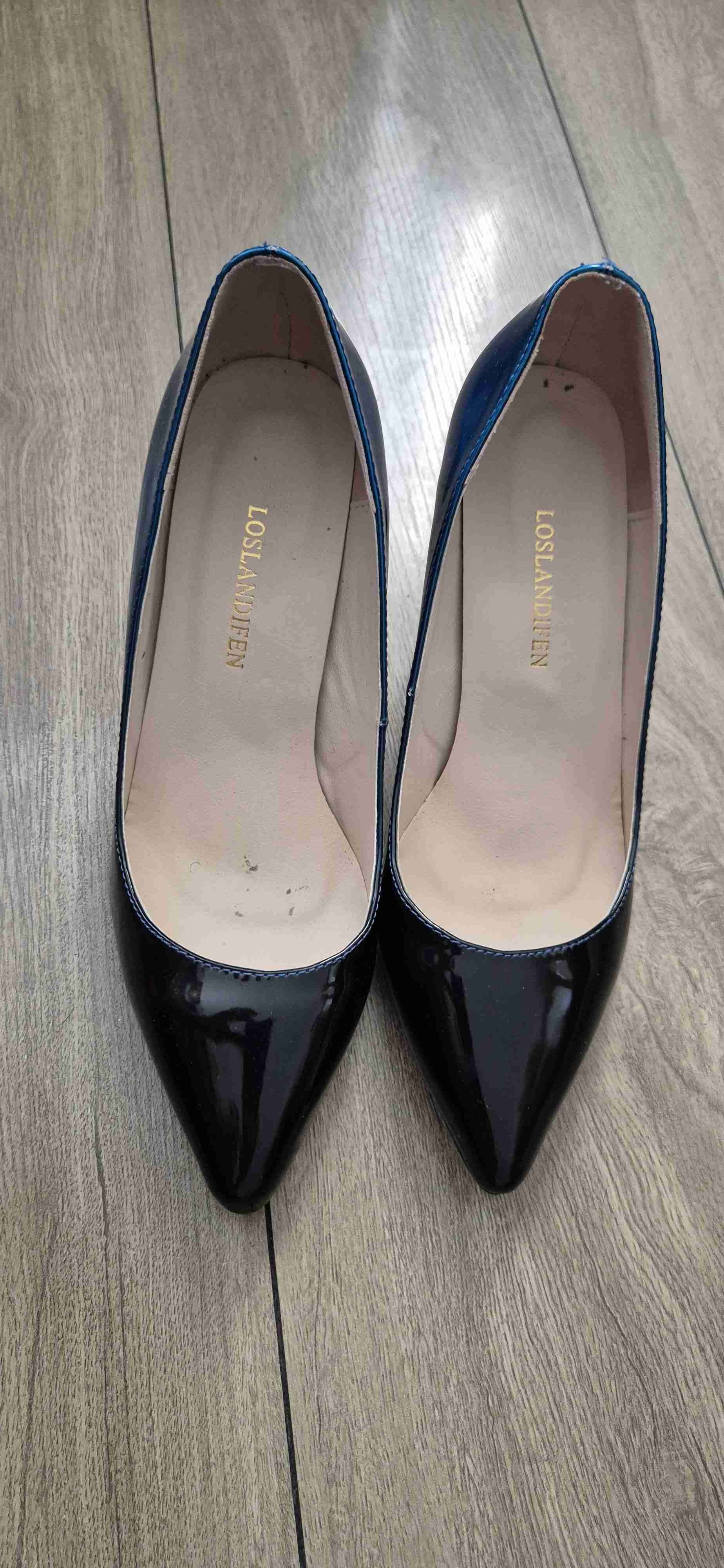 Tacones negros brillantes - miniatura 1