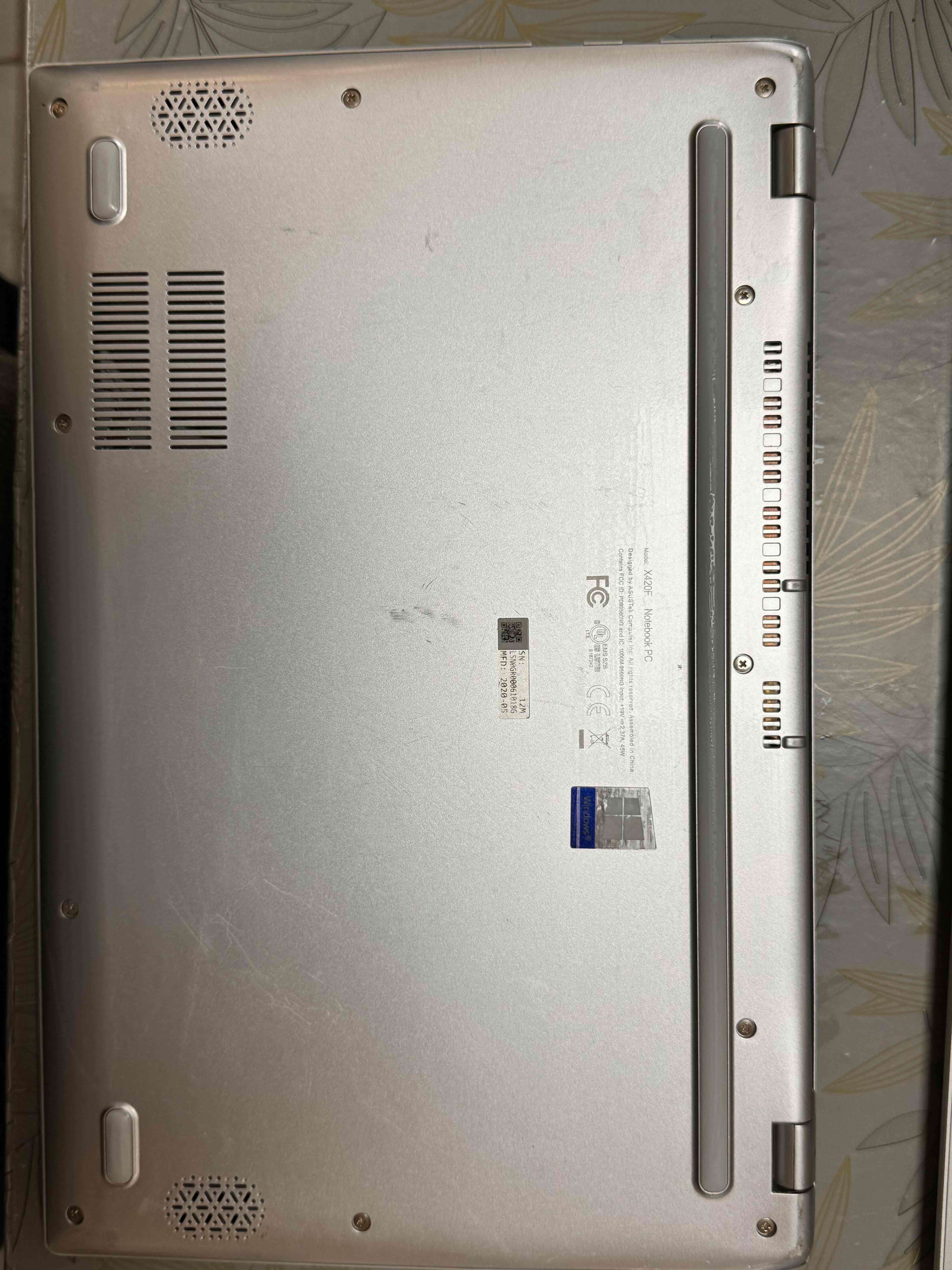 Laptop Asus plateada usada - miniatura 2