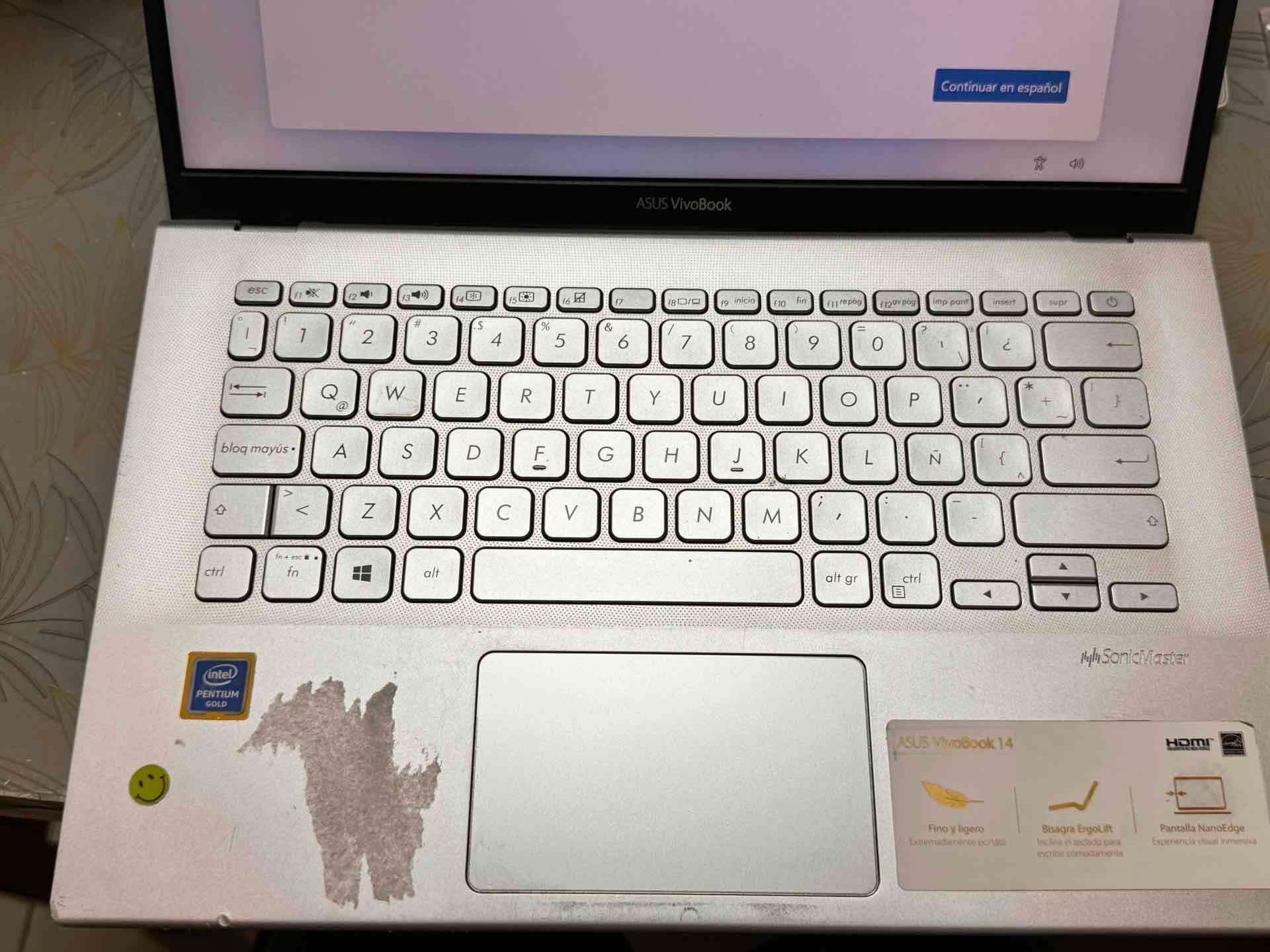 Laptop Asus plateada usada - miniatura 4