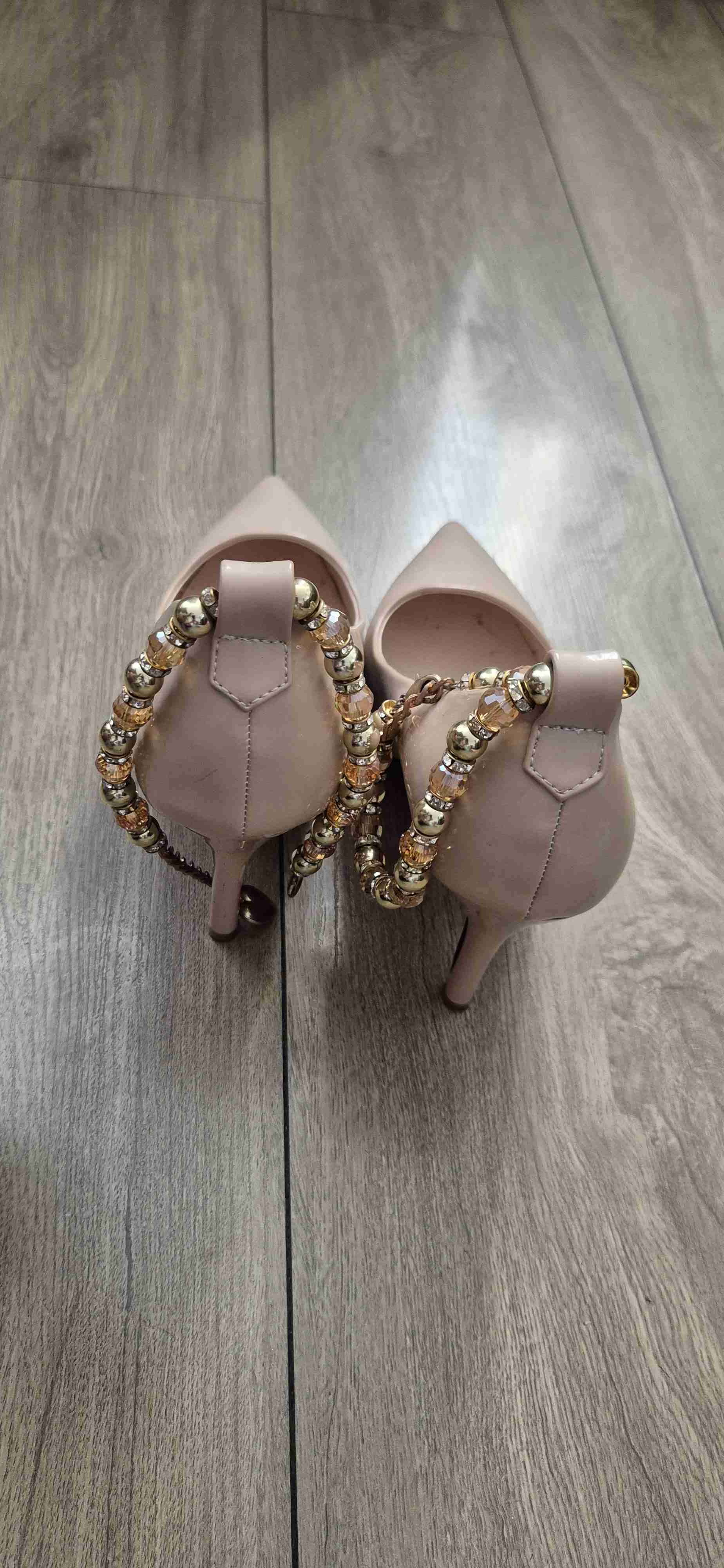 Tacones rosados con adornos - miniatura 2