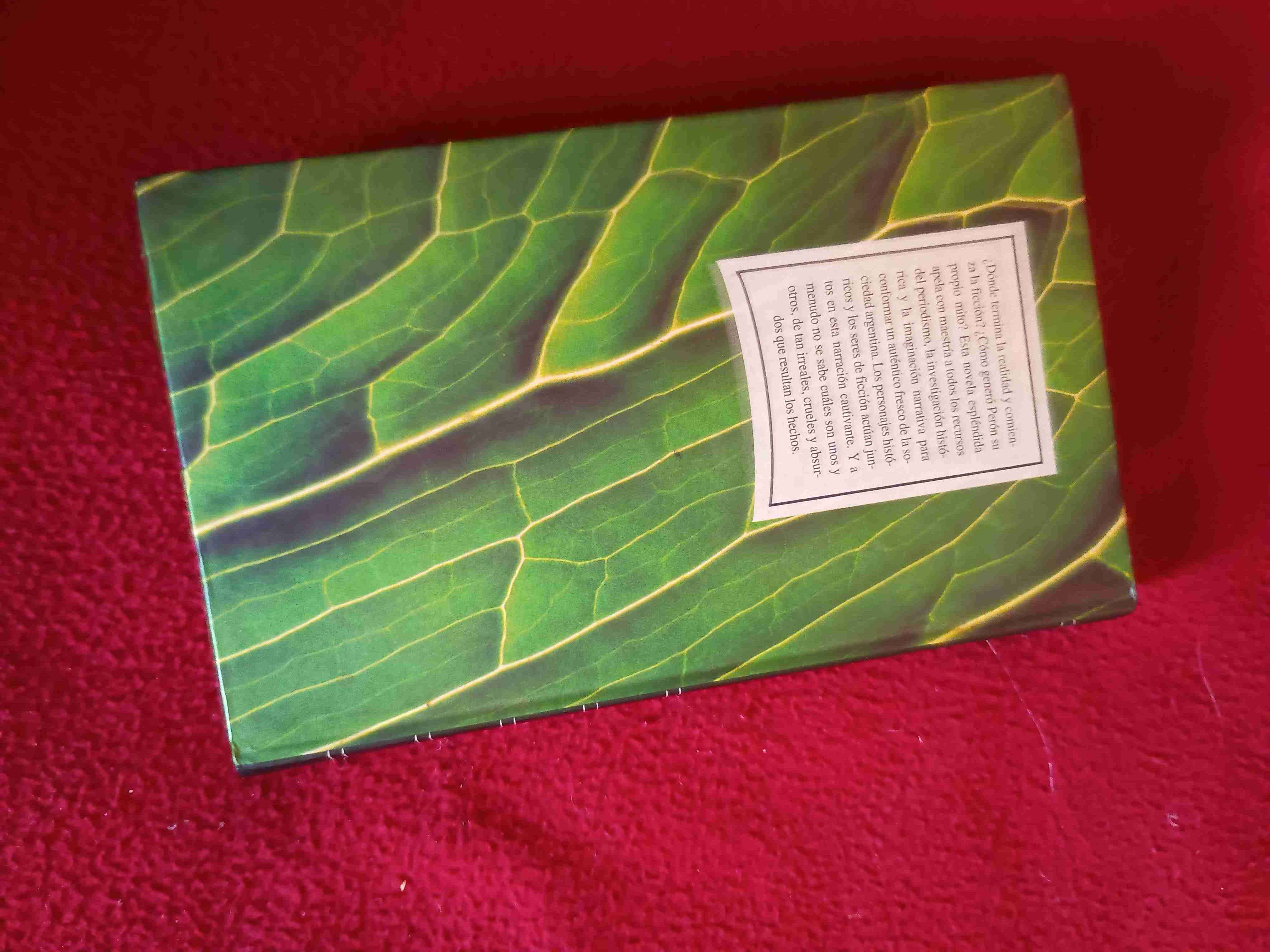 Libro 'La novela de Perón' - miniatura 2