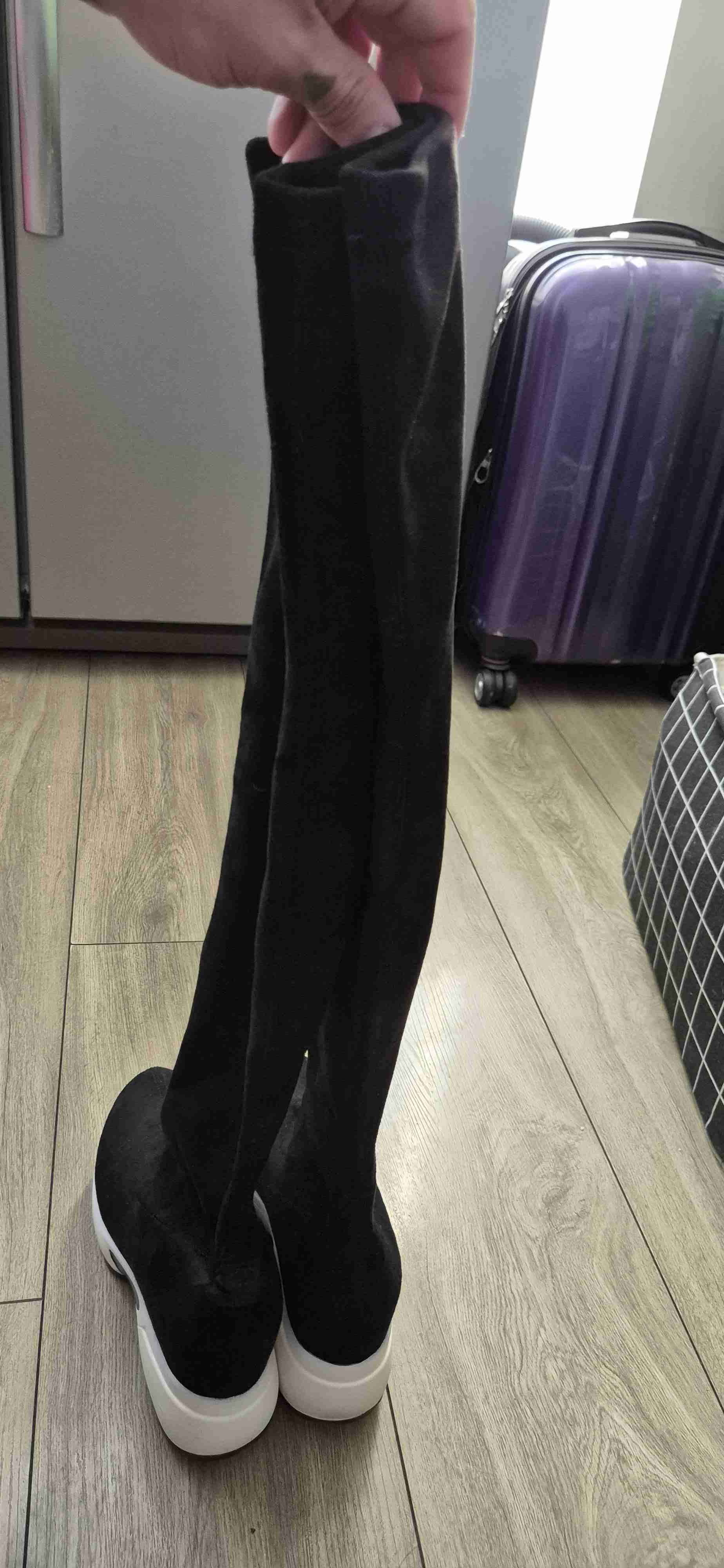 Botas negras sobre la rodilla - miniatura 2