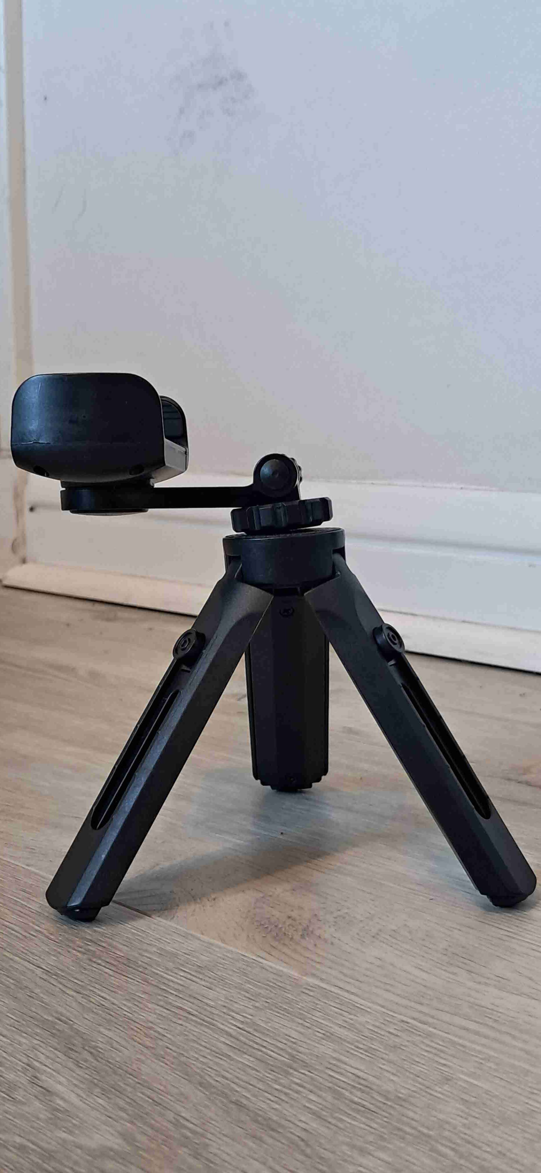 Trípode compacto ajustable para celular - miniatura 3