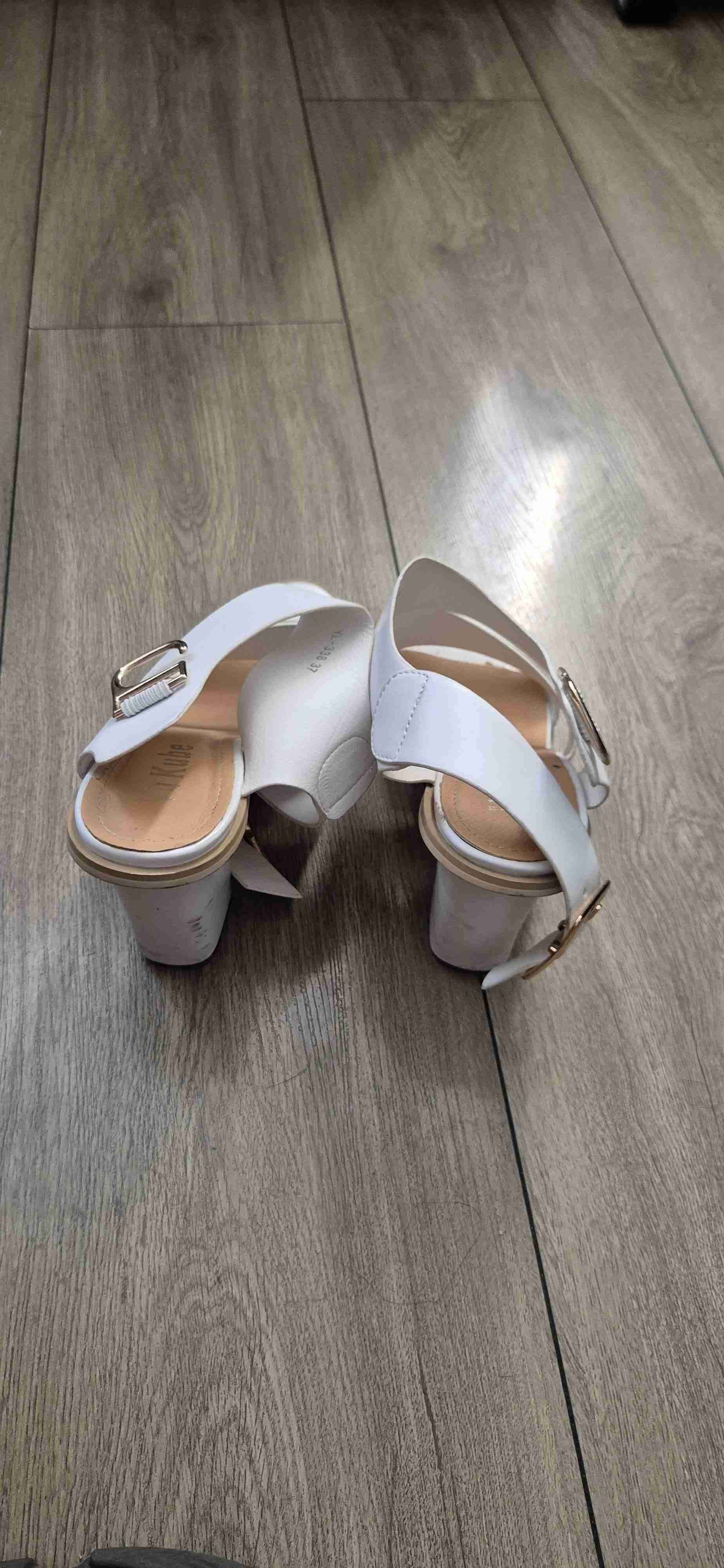 Sandalias blancas de tiras - miniatura 2