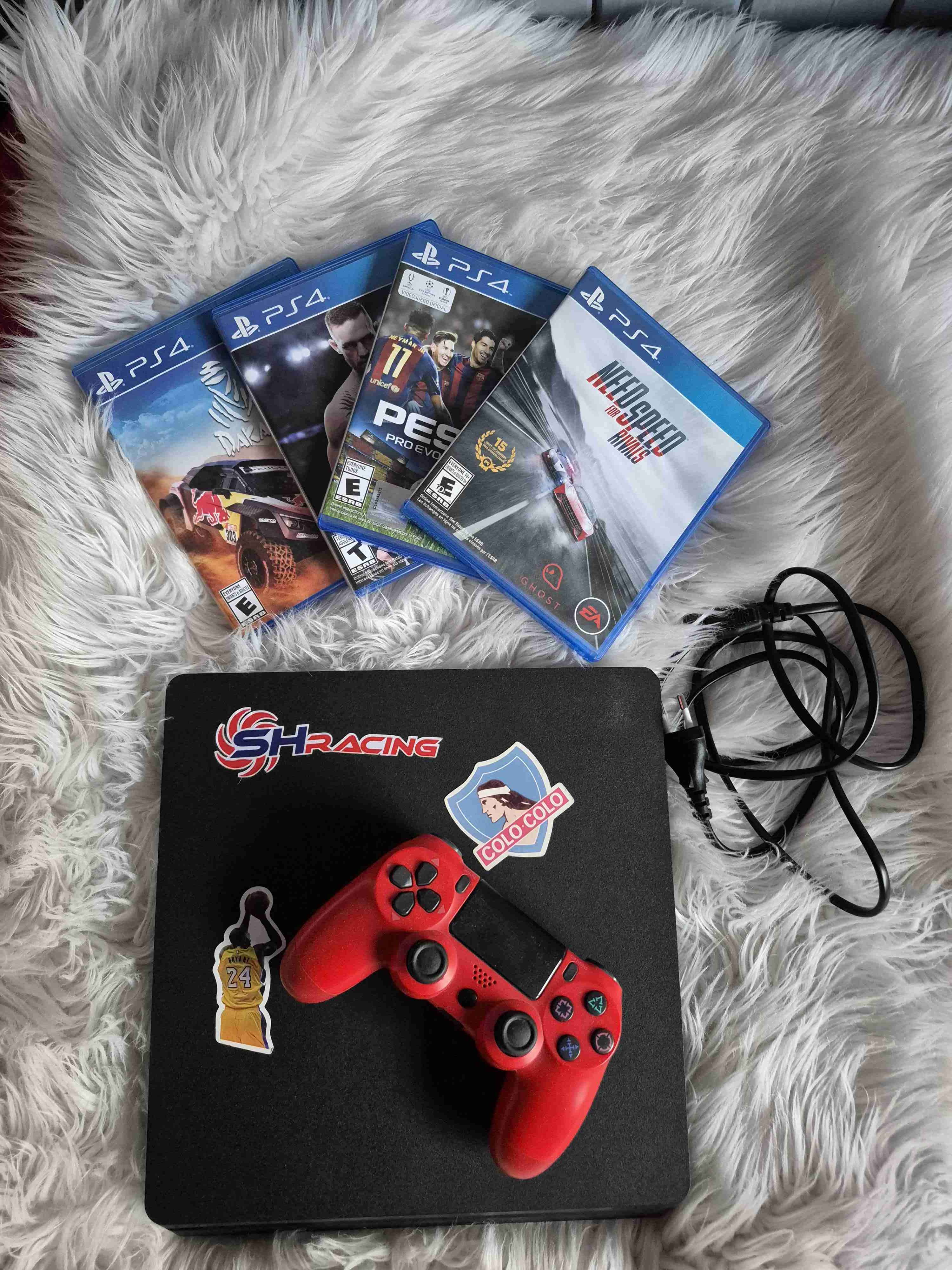 Vendo PlayStation 4 Slim (Precio conversable) - miniatura 1