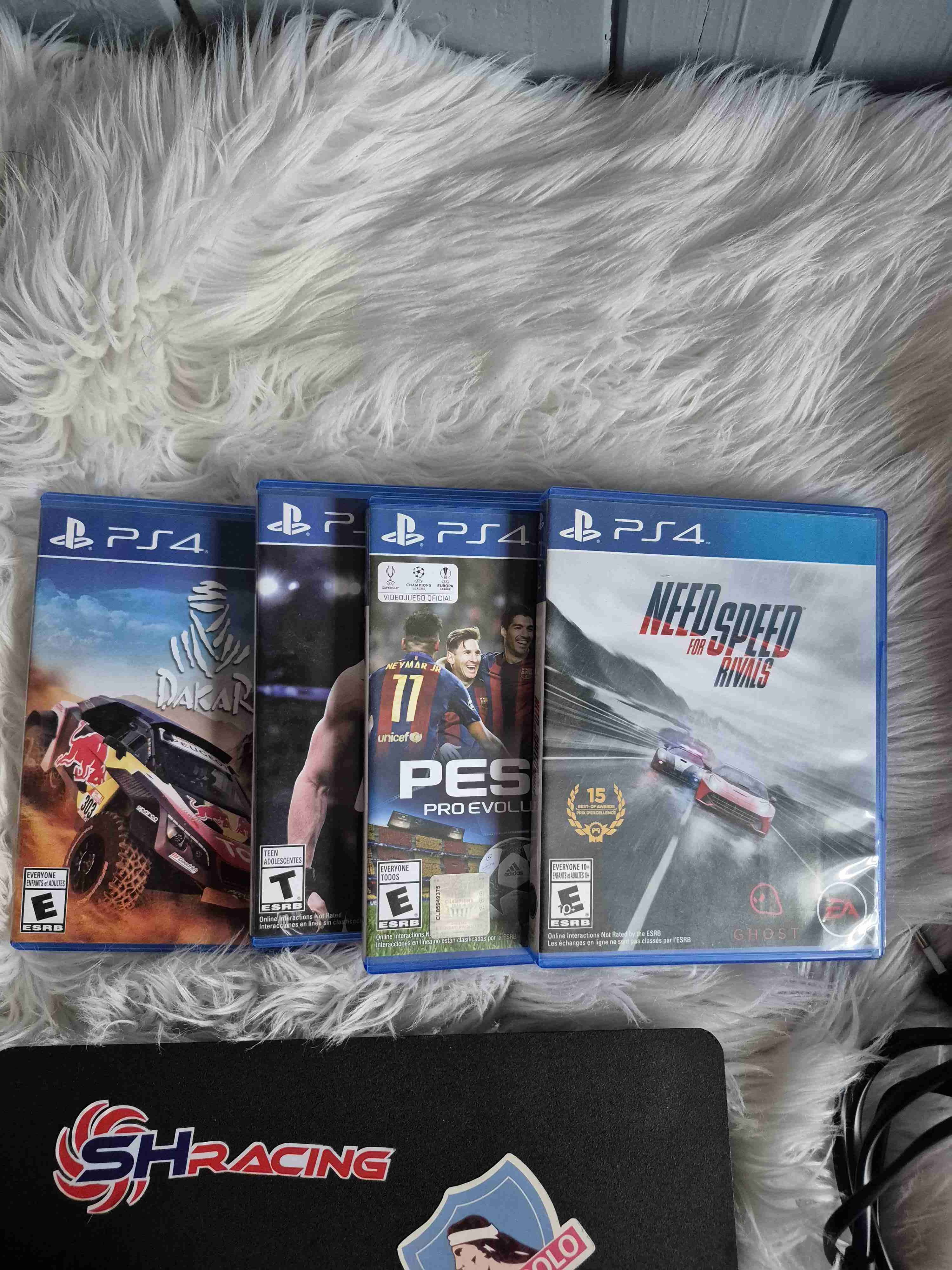 Vendo PlayStation 4 Slim (Precio conversable) - miniatura 2