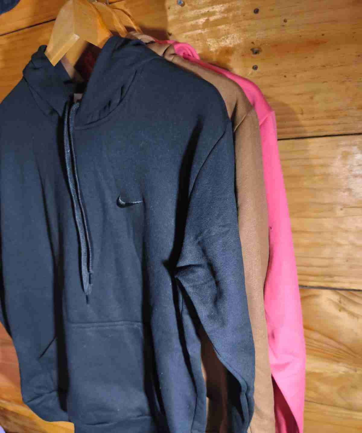 Polerones urbanos y deportivos con capucha - miniatura 3