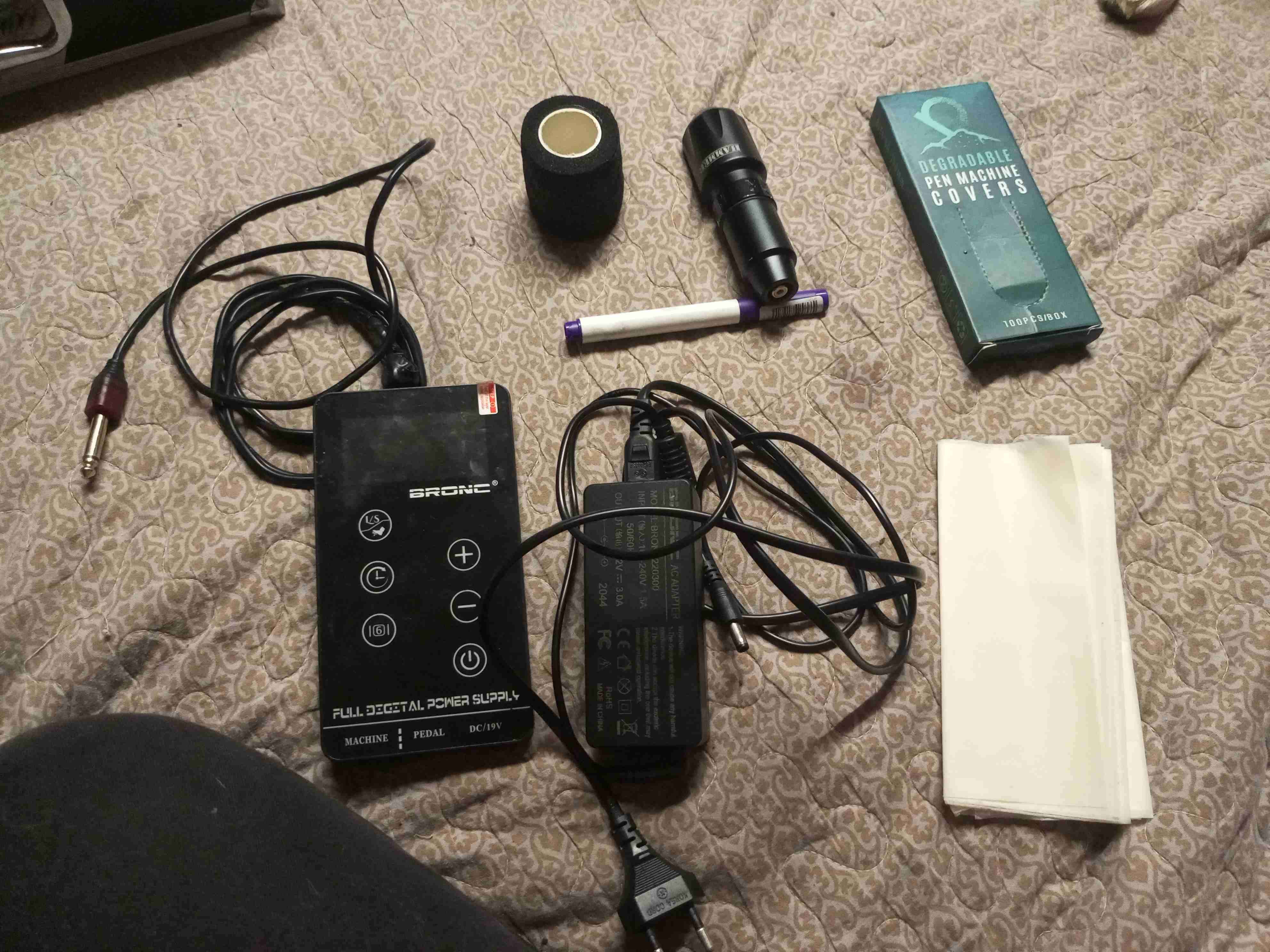 Kit de fuente y máquina de tatuaje - miniatura 1