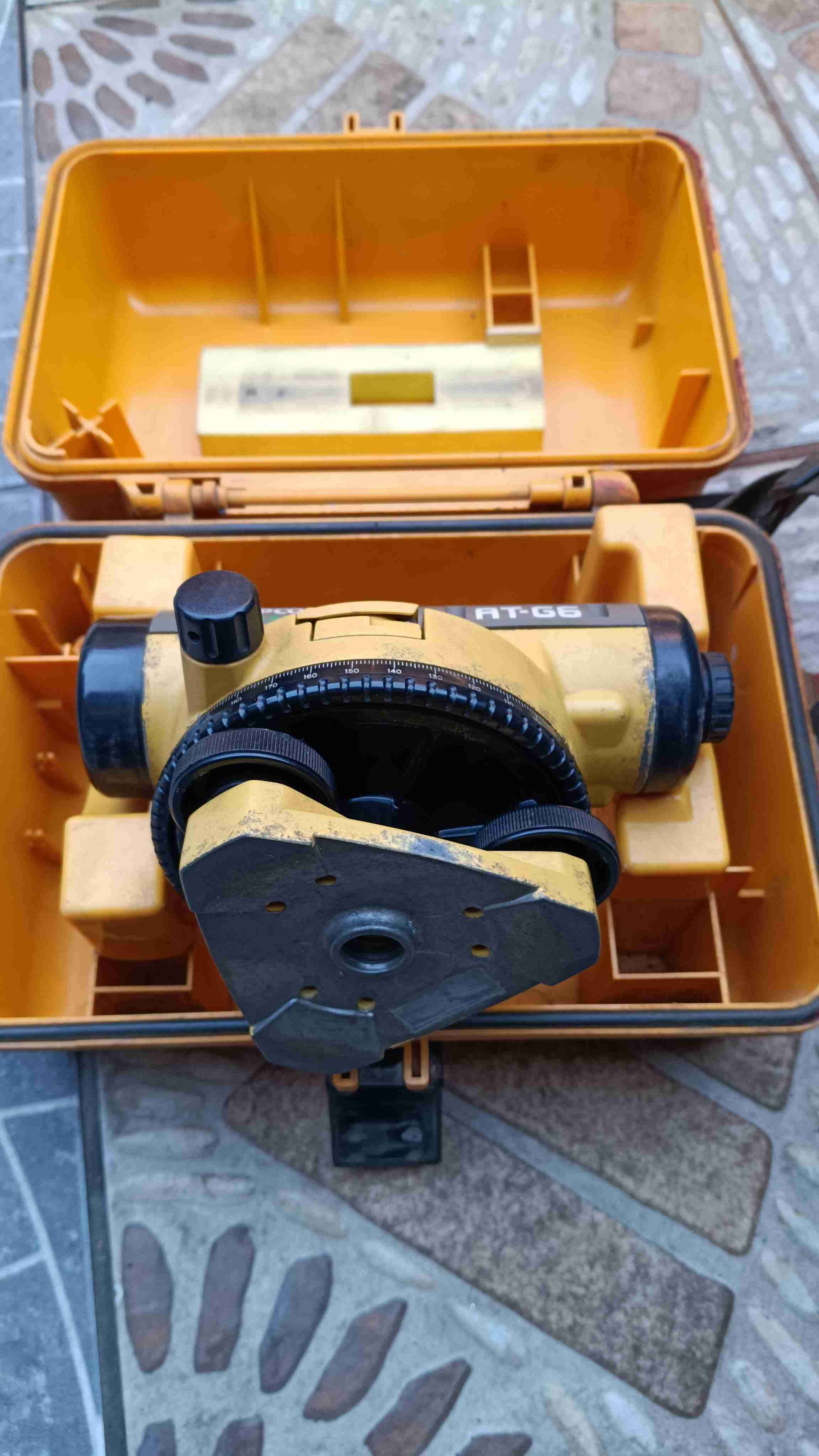 Nivel óptico AT-66 con estuche - miniatura 1