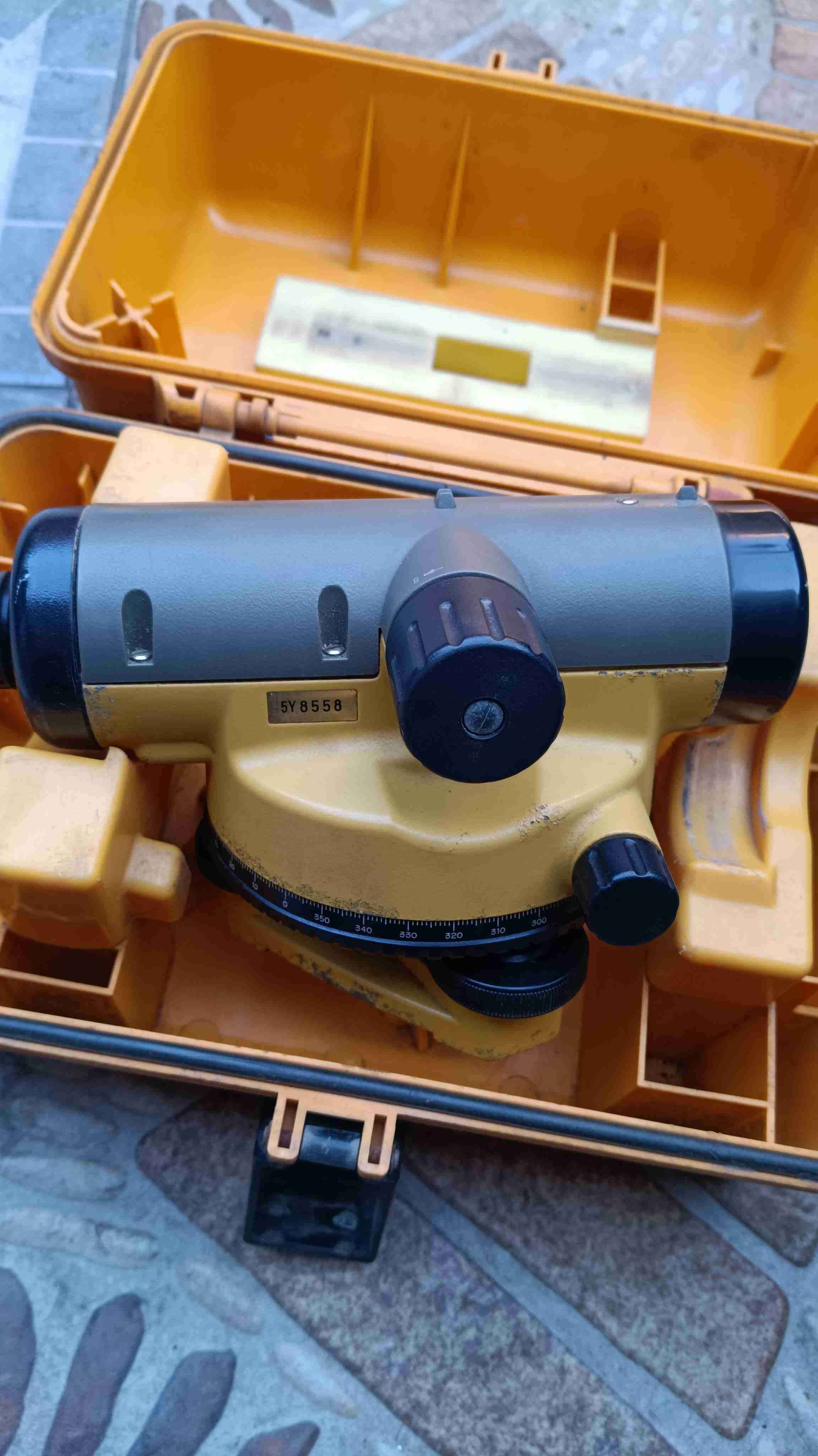 Nivel óptico AT-66 con estuche - miniatura 3