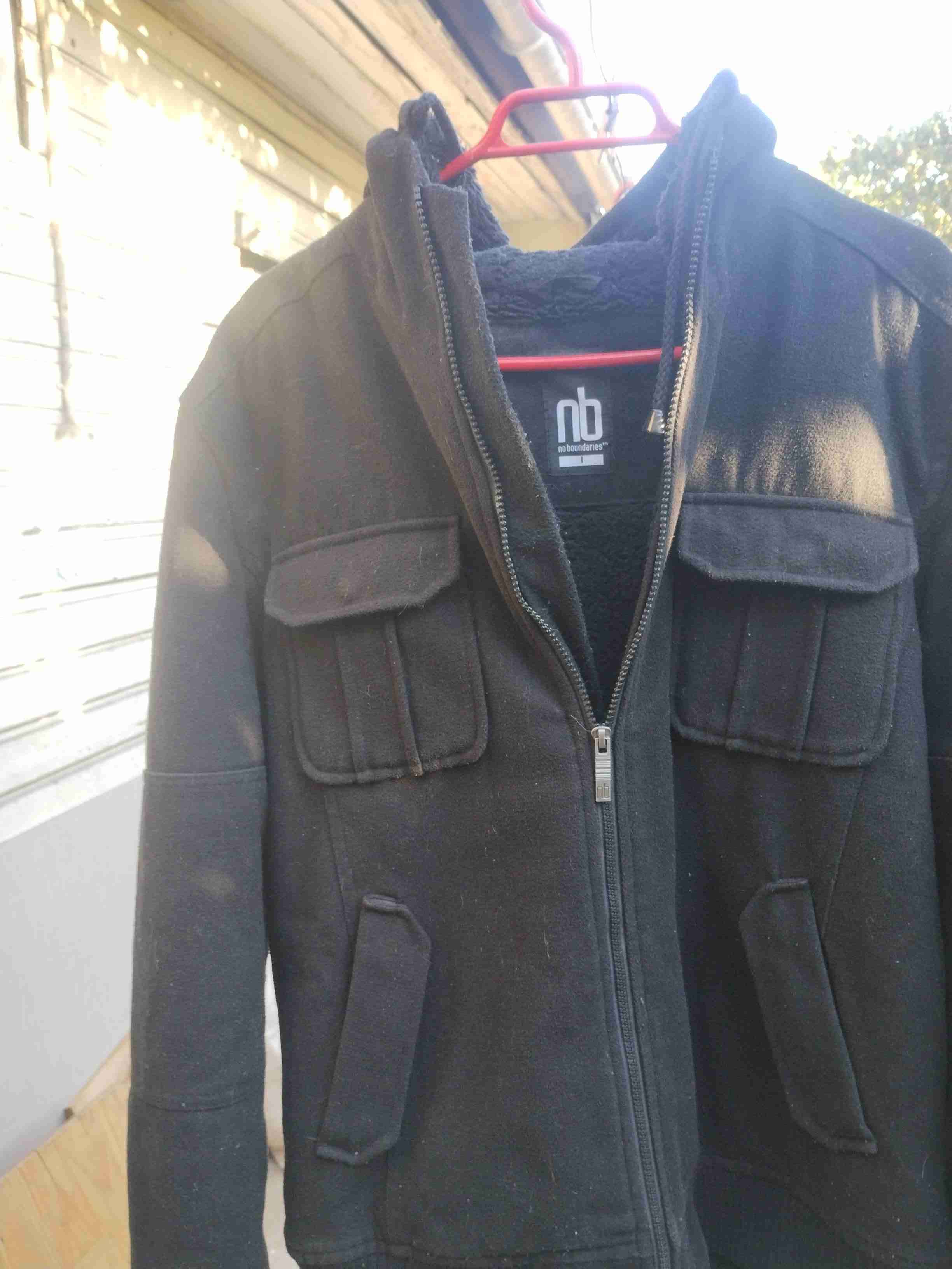 Chaqueta de hombre negra con capucha - miniatura 2