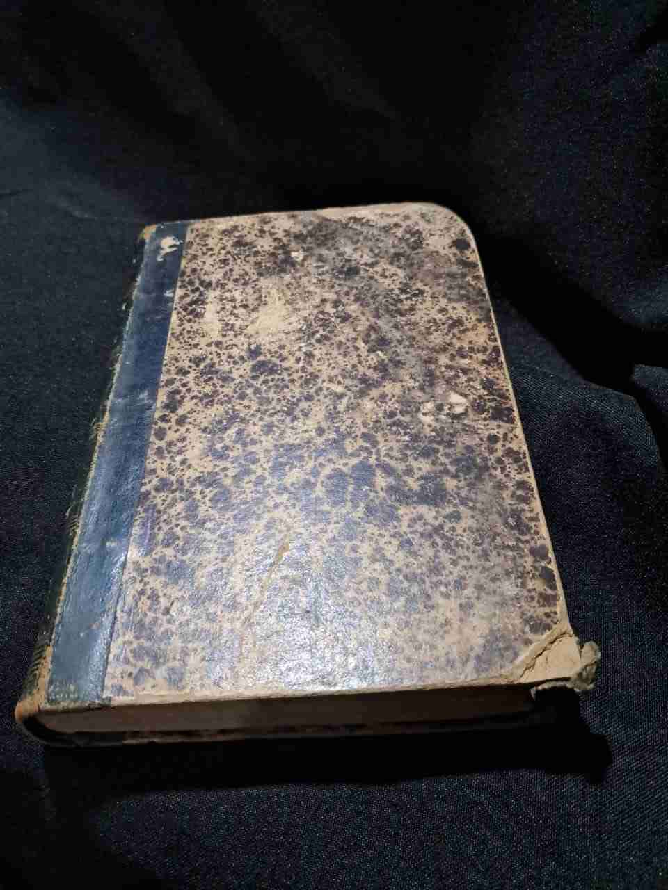 Libro antiguo de poesía portugués - miniatura 1