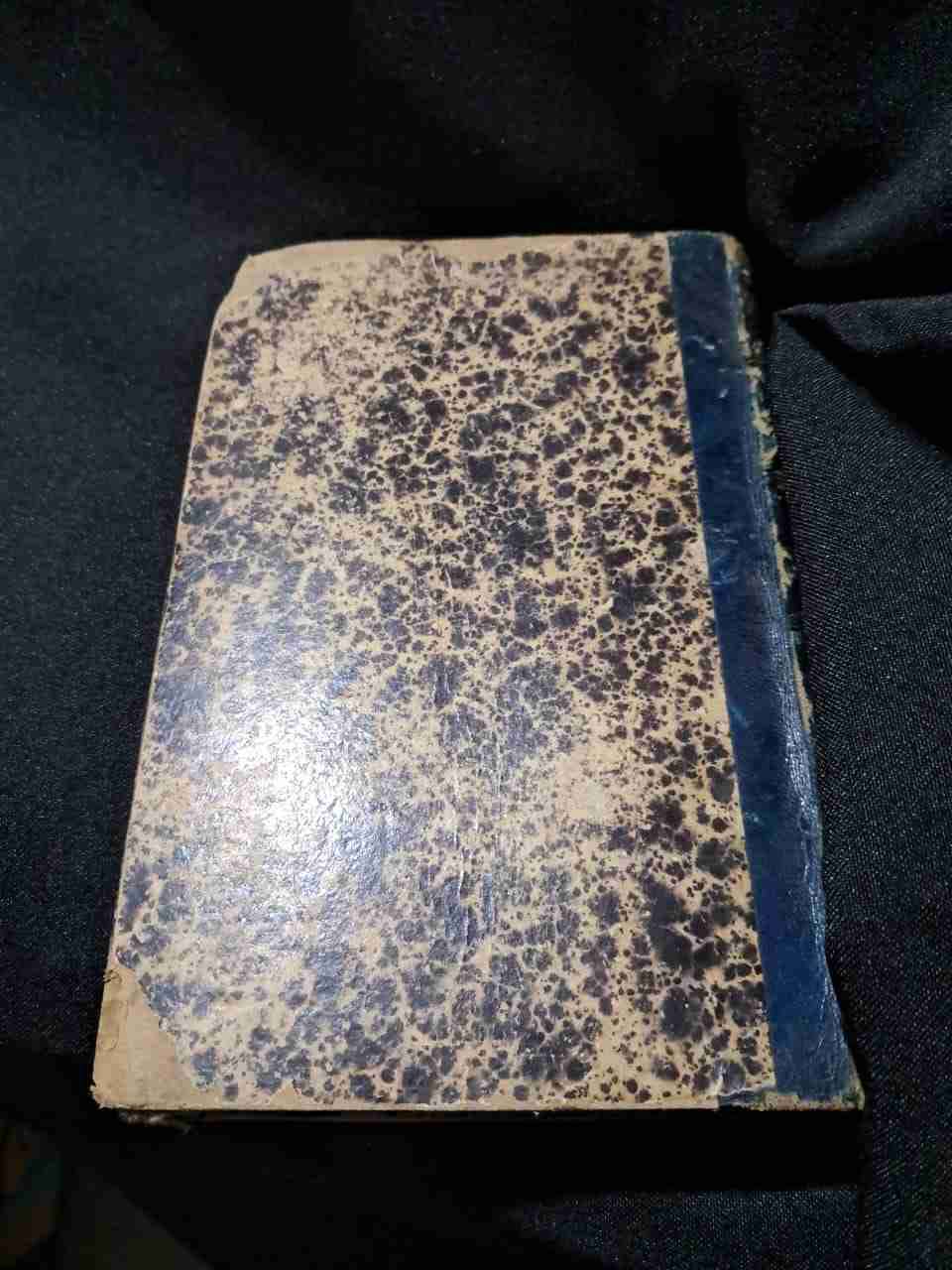 Libro antiguo de poesía portugués - miniatura 3